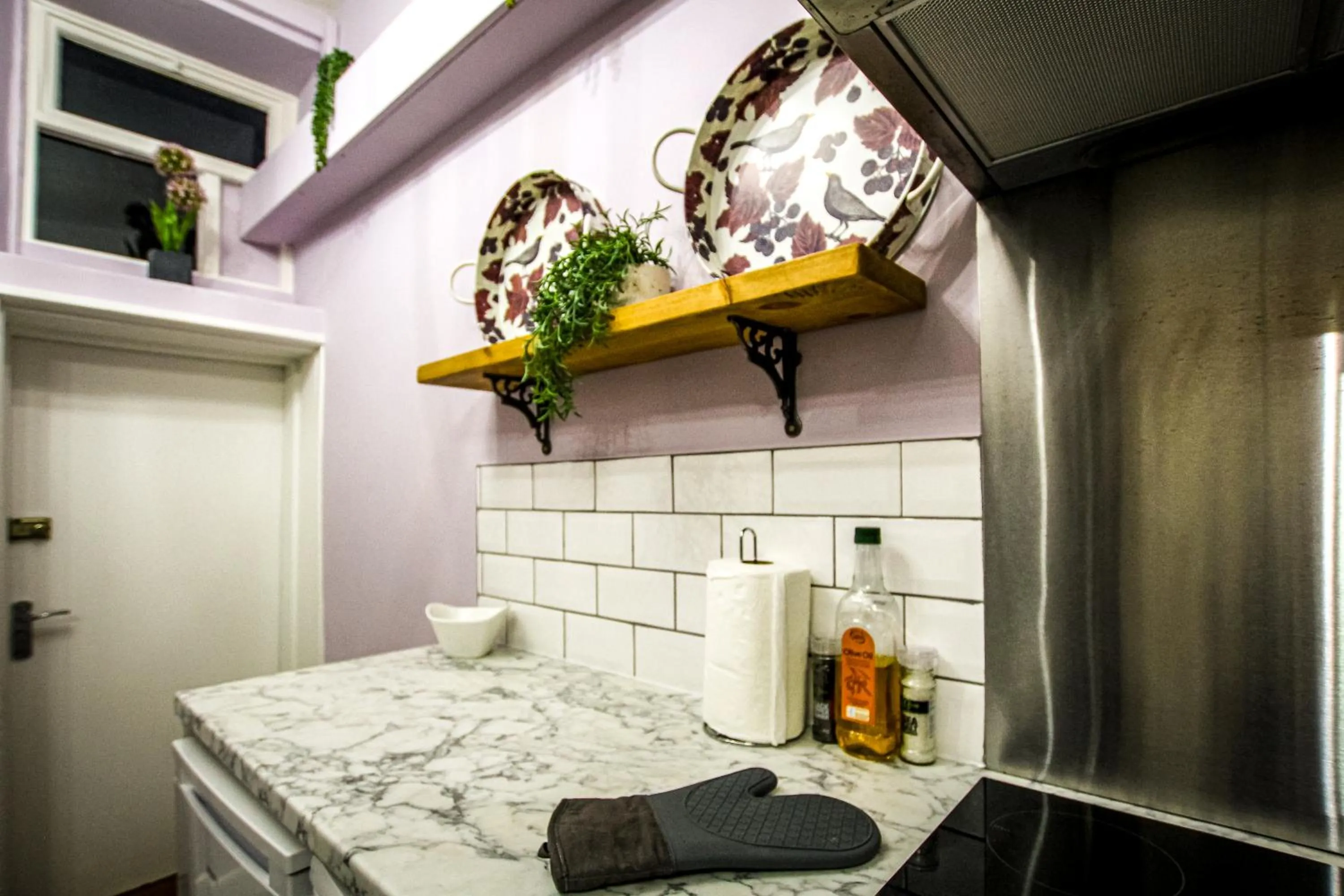 Kitchen or kitchenette, Bed in Built 1804 Caldecott Town House On The Rows by Rework Accommodation