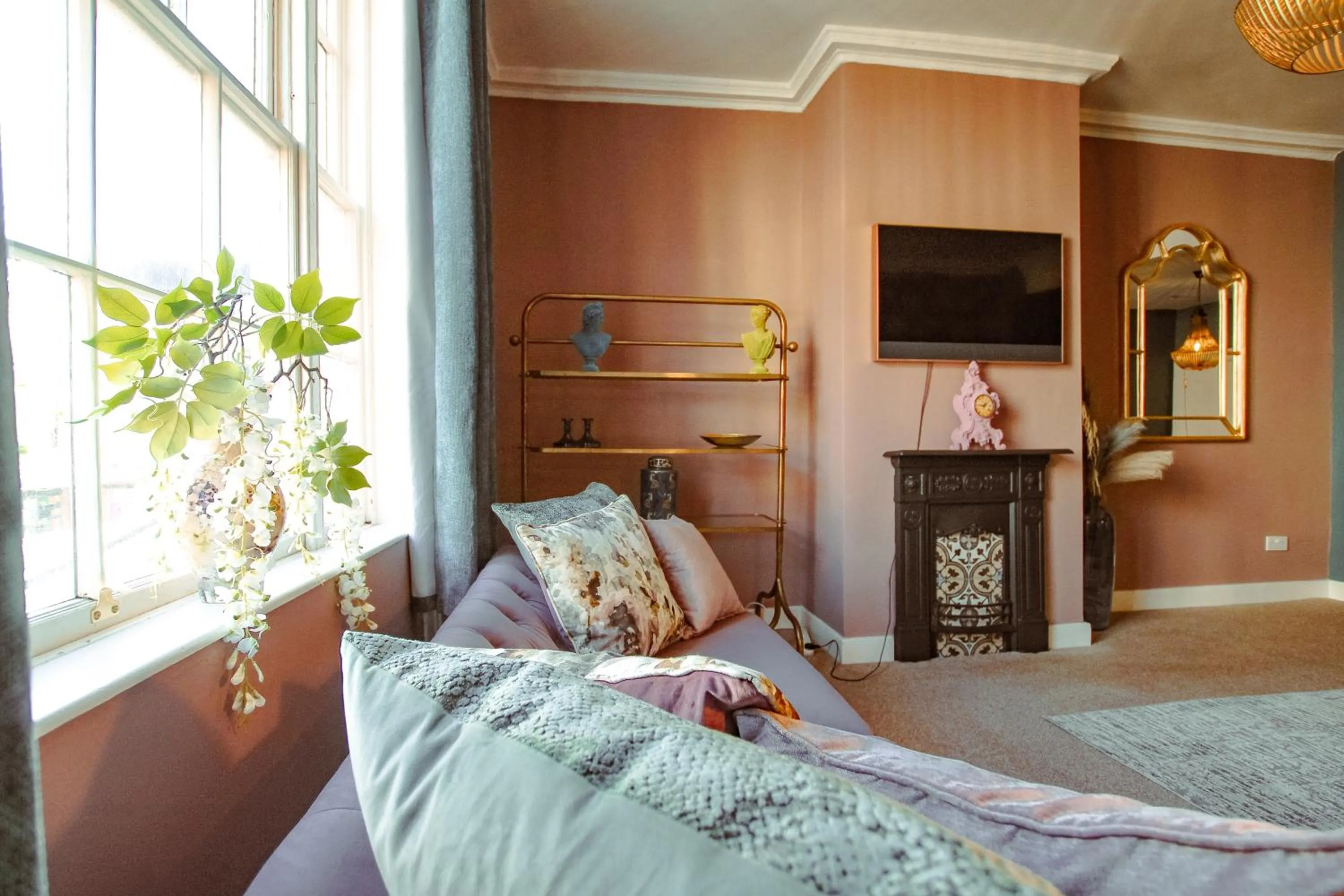 Communal lounge/ TV room, Bed in Built 1804 Caldecott Town House On The Rows by Rework Accommodation