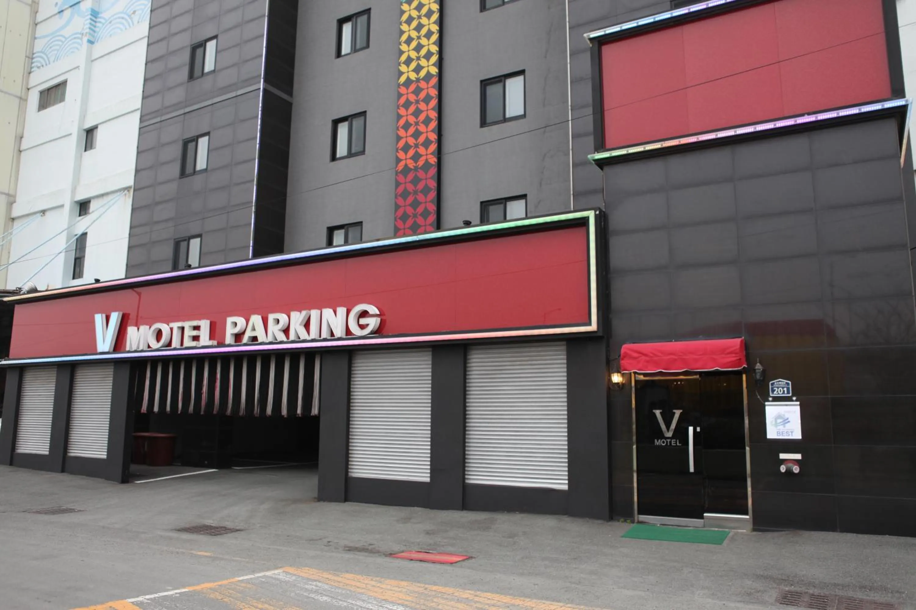 Facade/entrance in V Motel Songdo