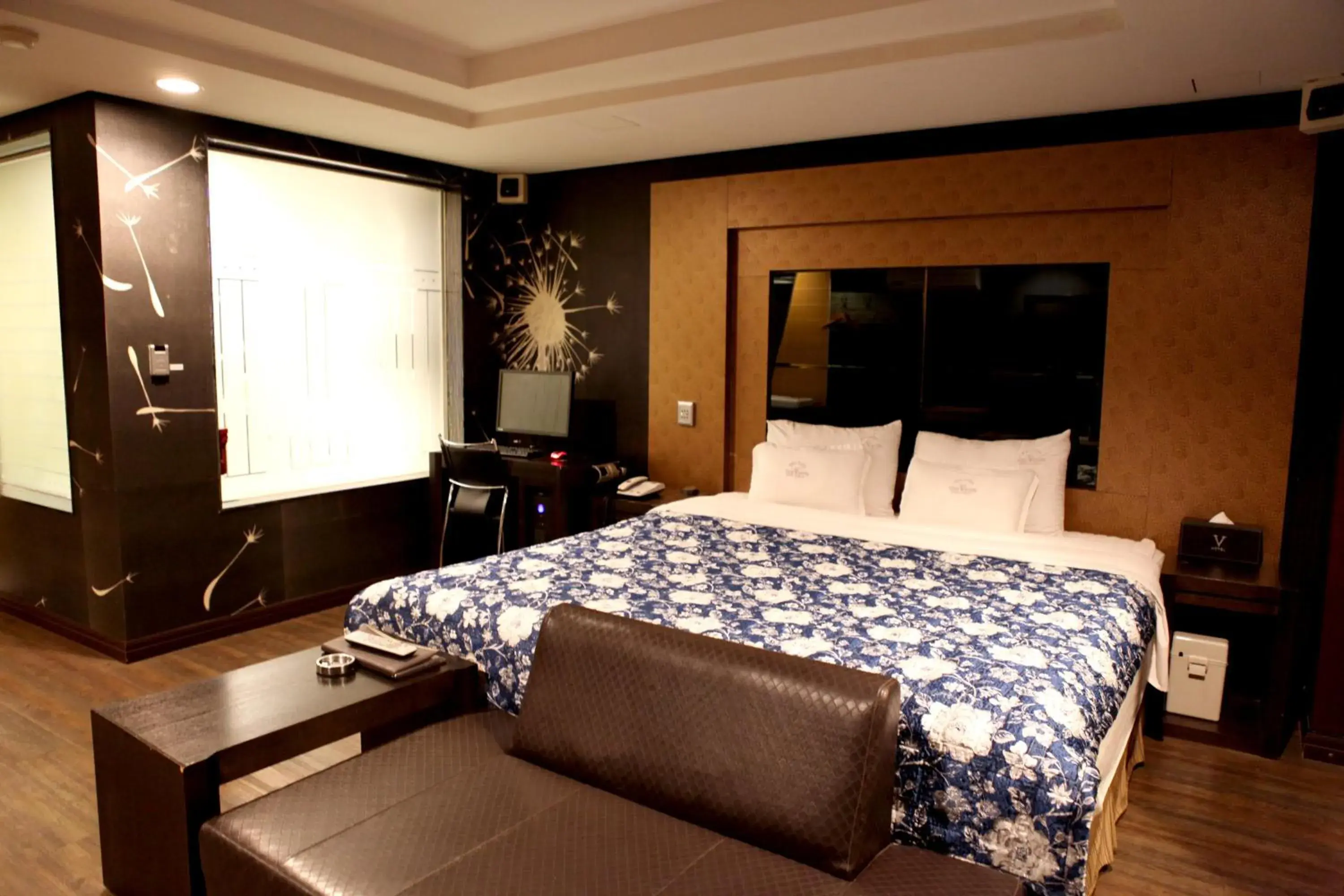 Decorative detail, Bed in V Motel Songdo Decorative detail, Bed in V Motel Songdo