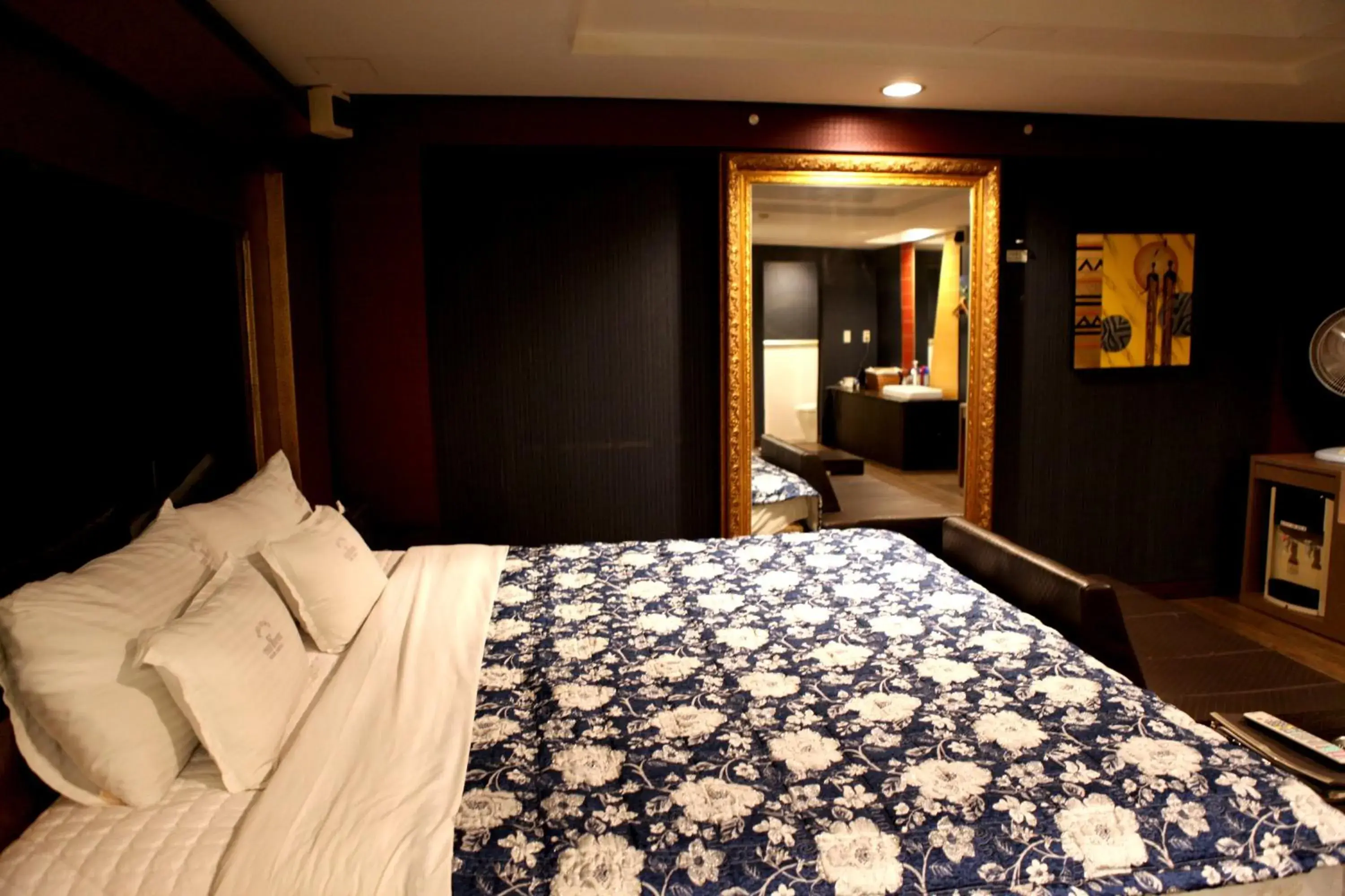 Decorative detail, Bed in V Motel Songdo Decorative detail, Bed in V Motel Songdo