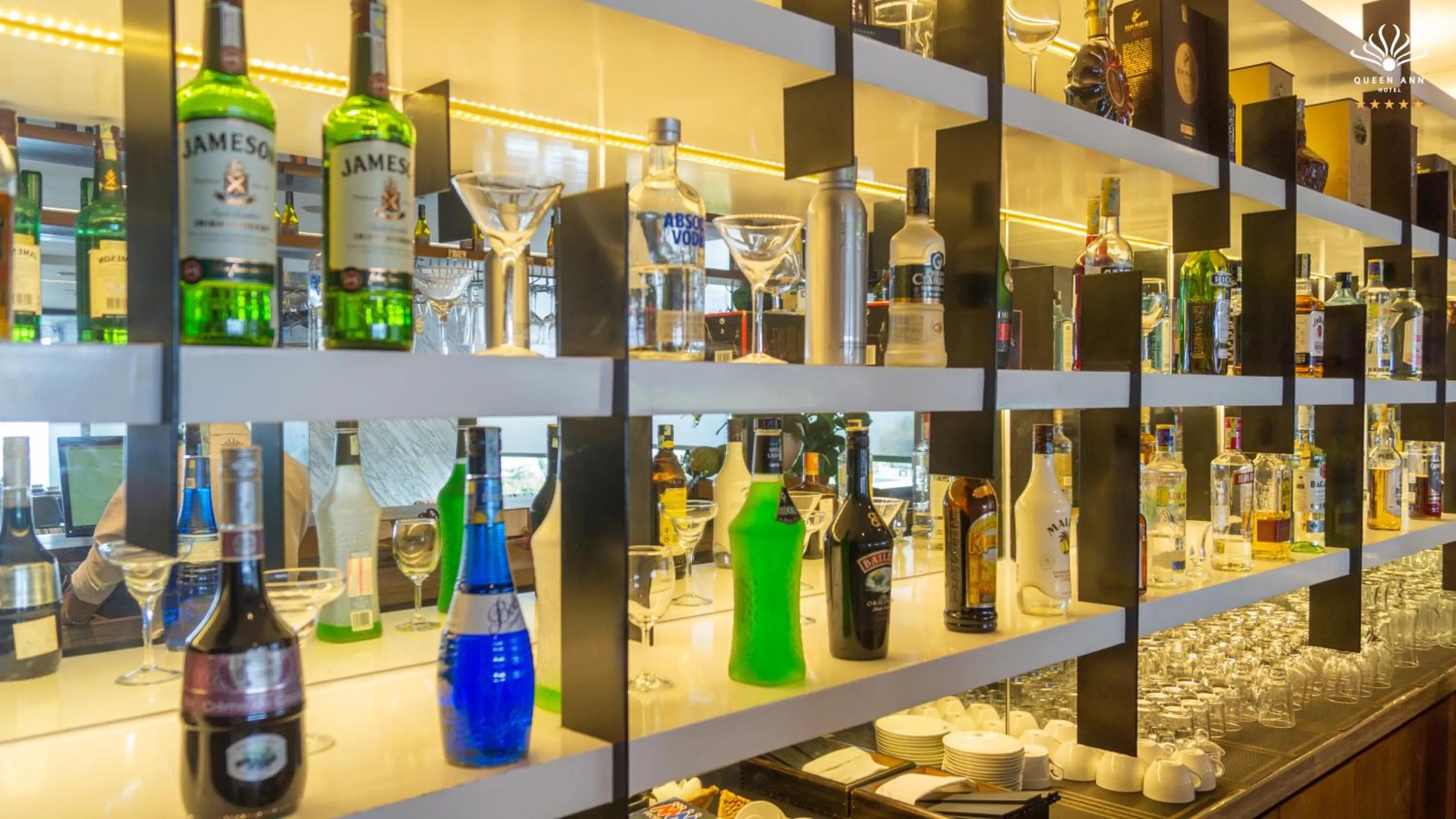 Restaurant/places to eat in Queen Ann Nha Trang Hotel