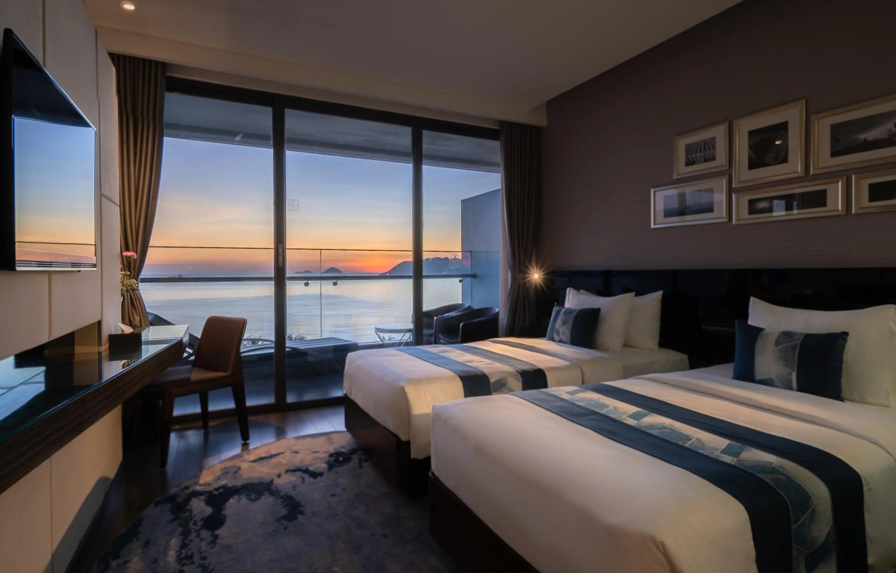 Sea view, Bed in Queen Ann Nha Trang Hotel