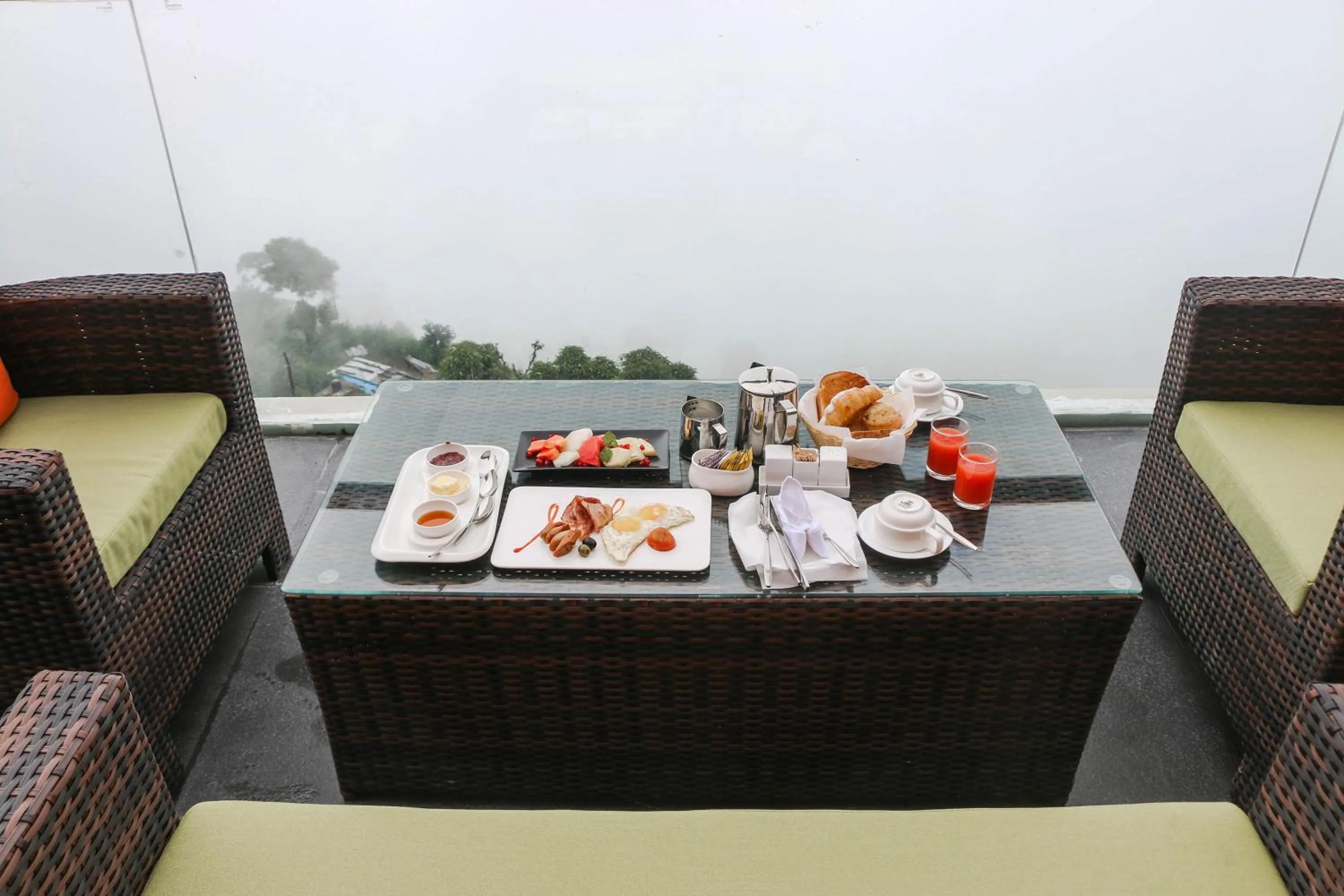 Restaurant/places to eat in Hotel Mystic Mountain