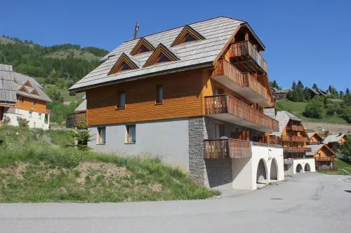 Chalets de Praroustan by Actisource