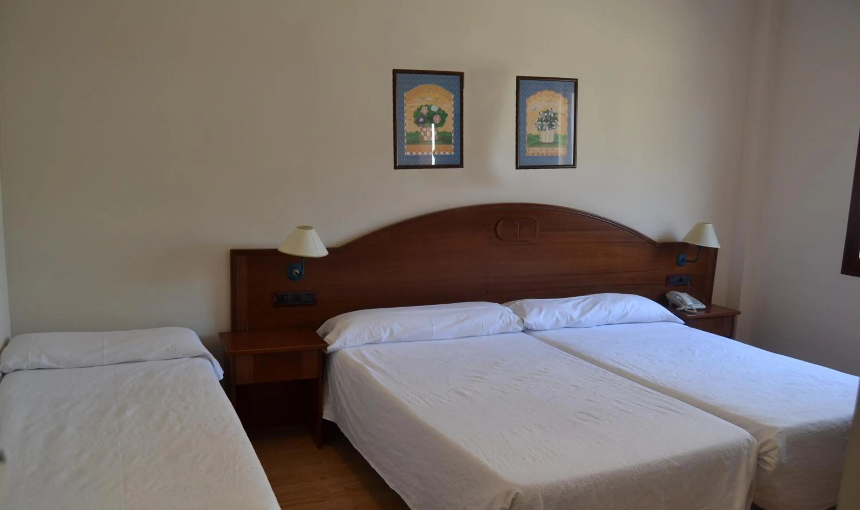 Photo of the whole room, Bed in Hotel Reyes Ziries