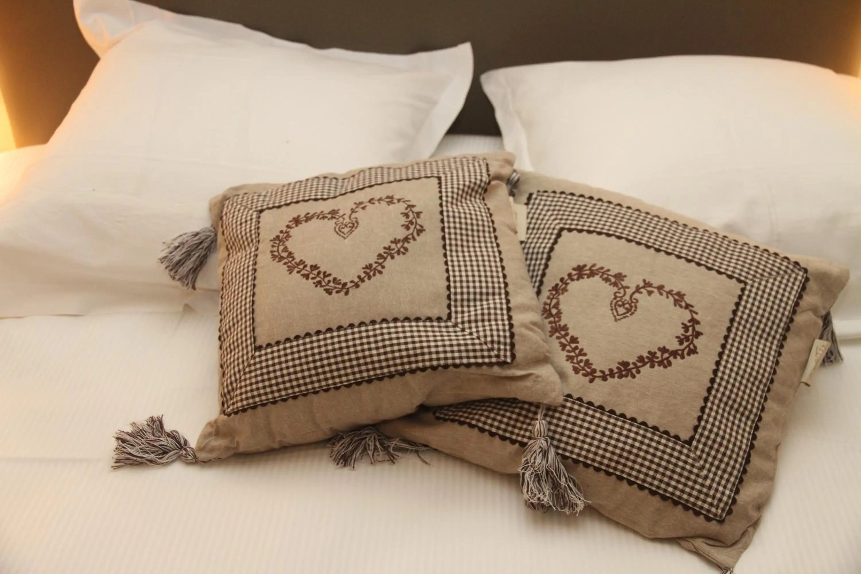 Bed in Hôtel-Spa-Piscine Le Petit Castel Beuzeville-Honfleur