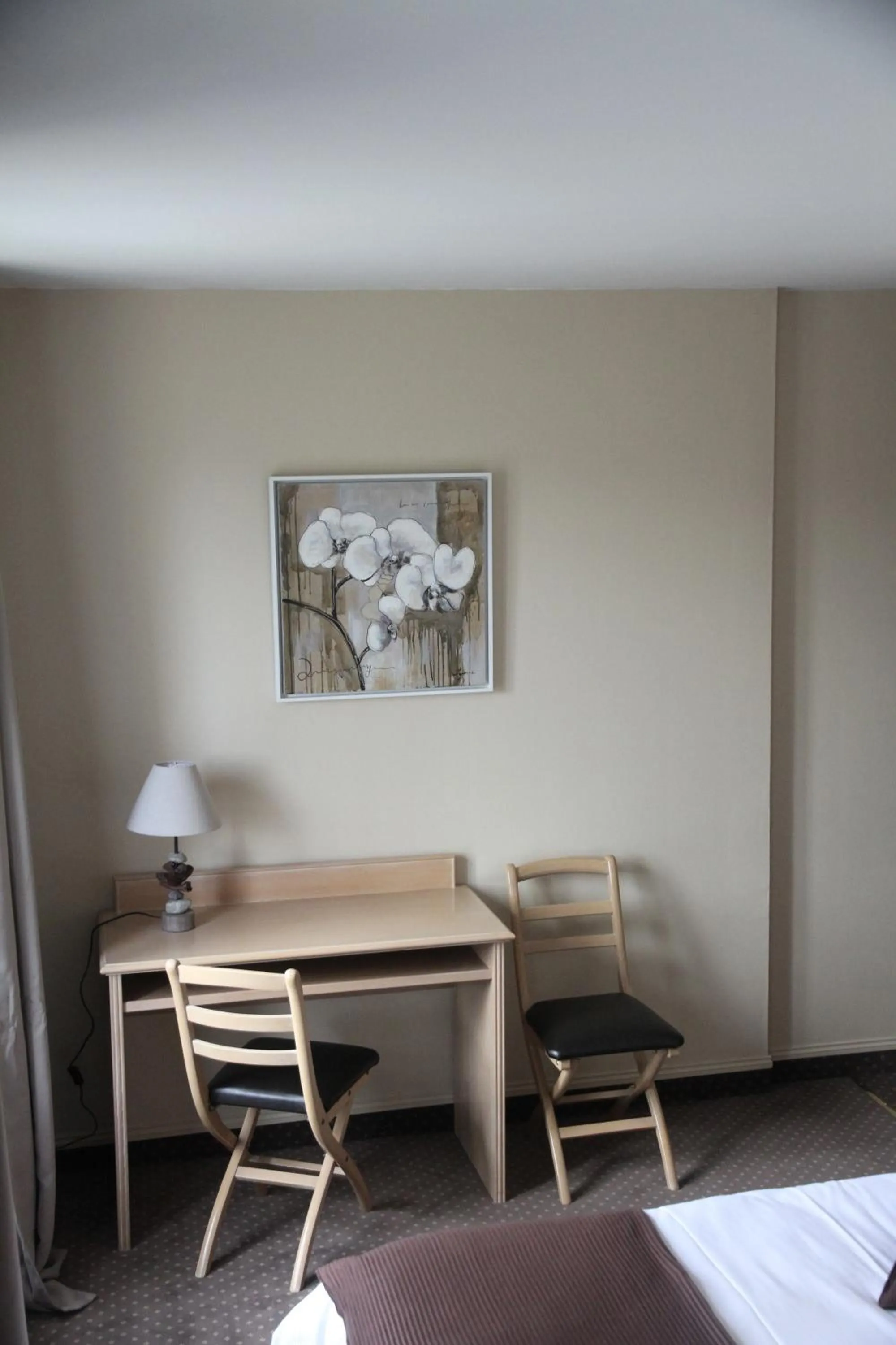 Seating area in Hôtel-Spa-Piscine Le Petit Castel Beuzeville-Honfleur