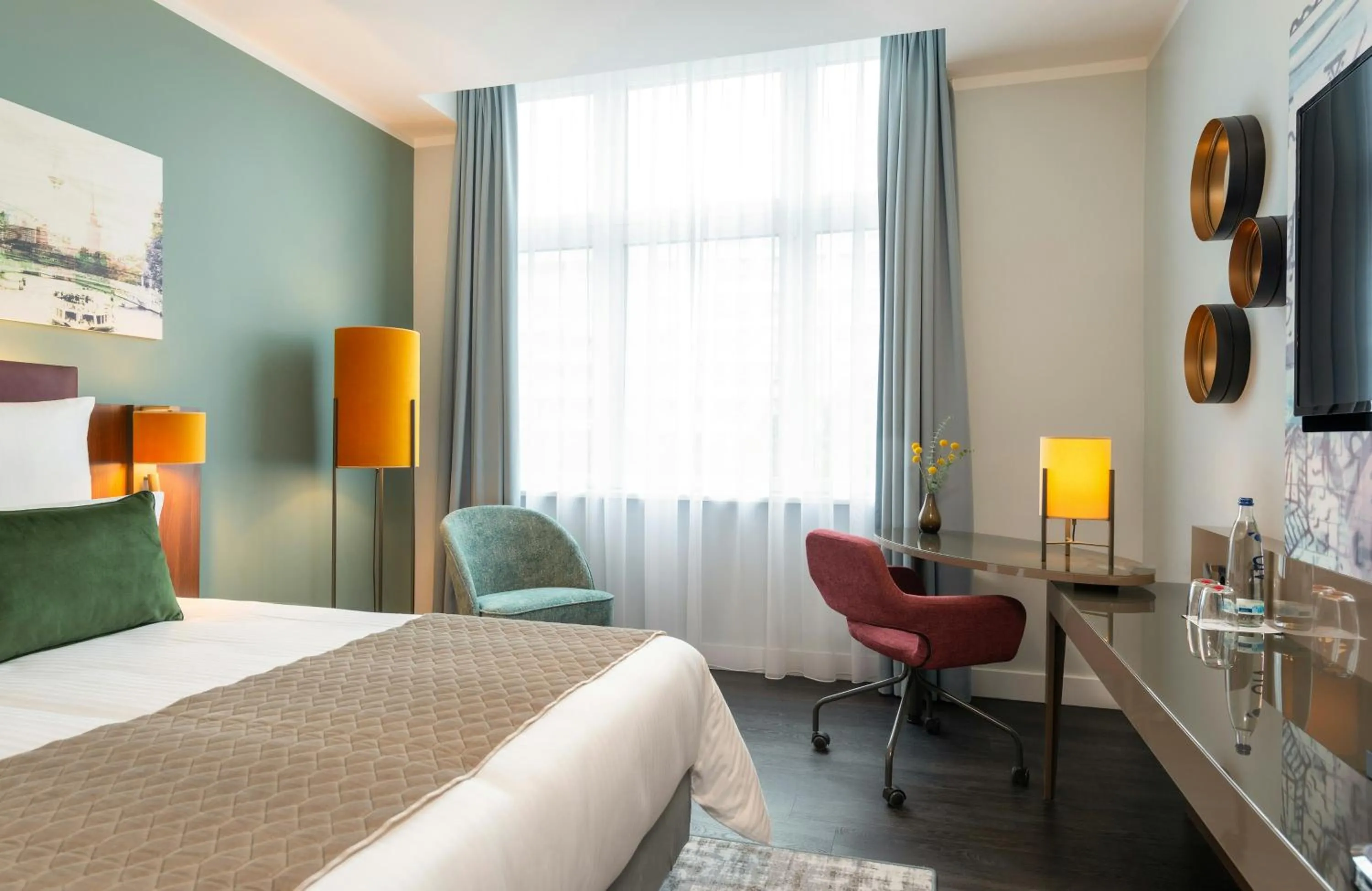 Photo of the whole room, Bed in Leonardo Royal Hotel Berlin Alexanderplatz