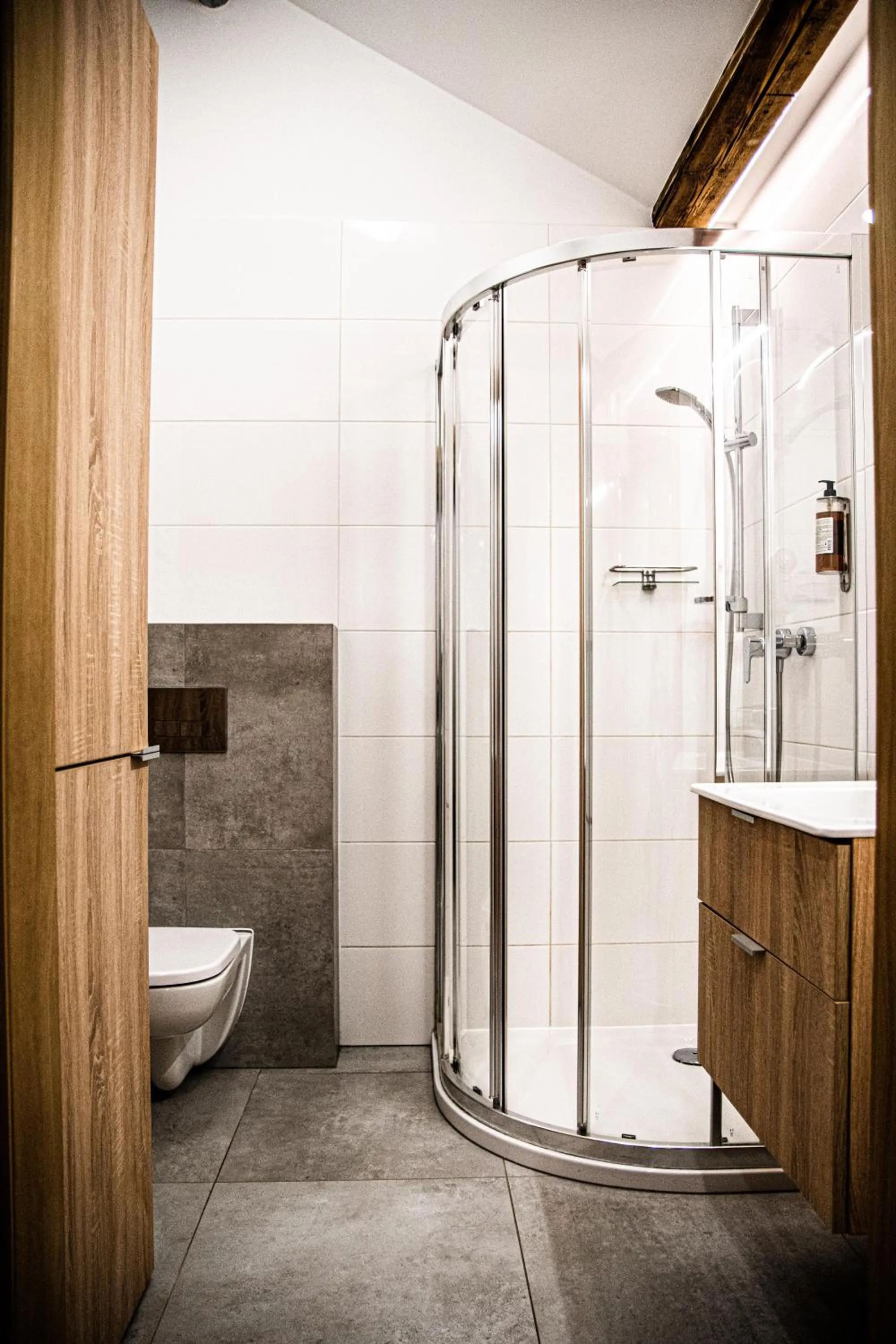 Shower in Wine Apartments