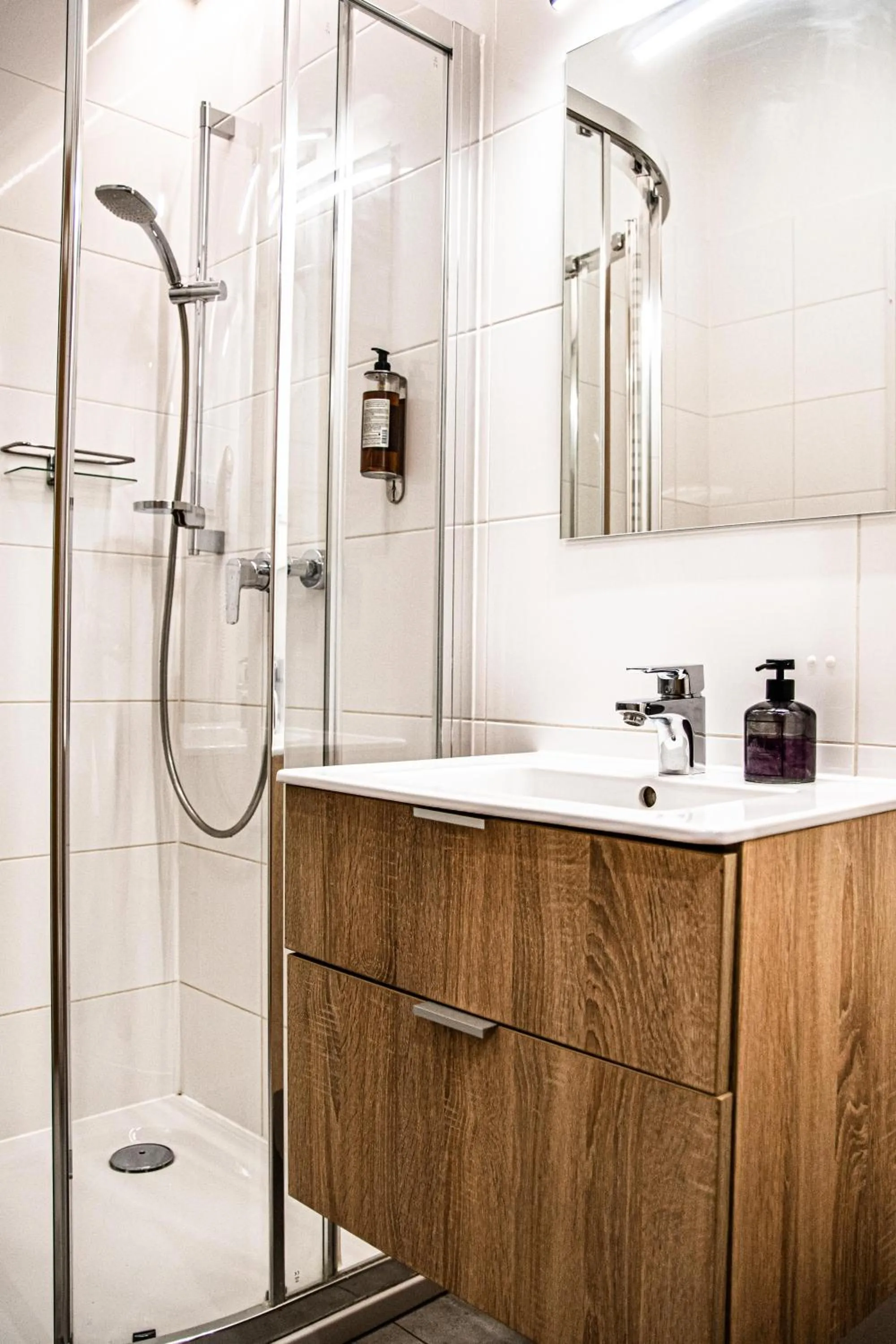 Shower in Wine Apartments