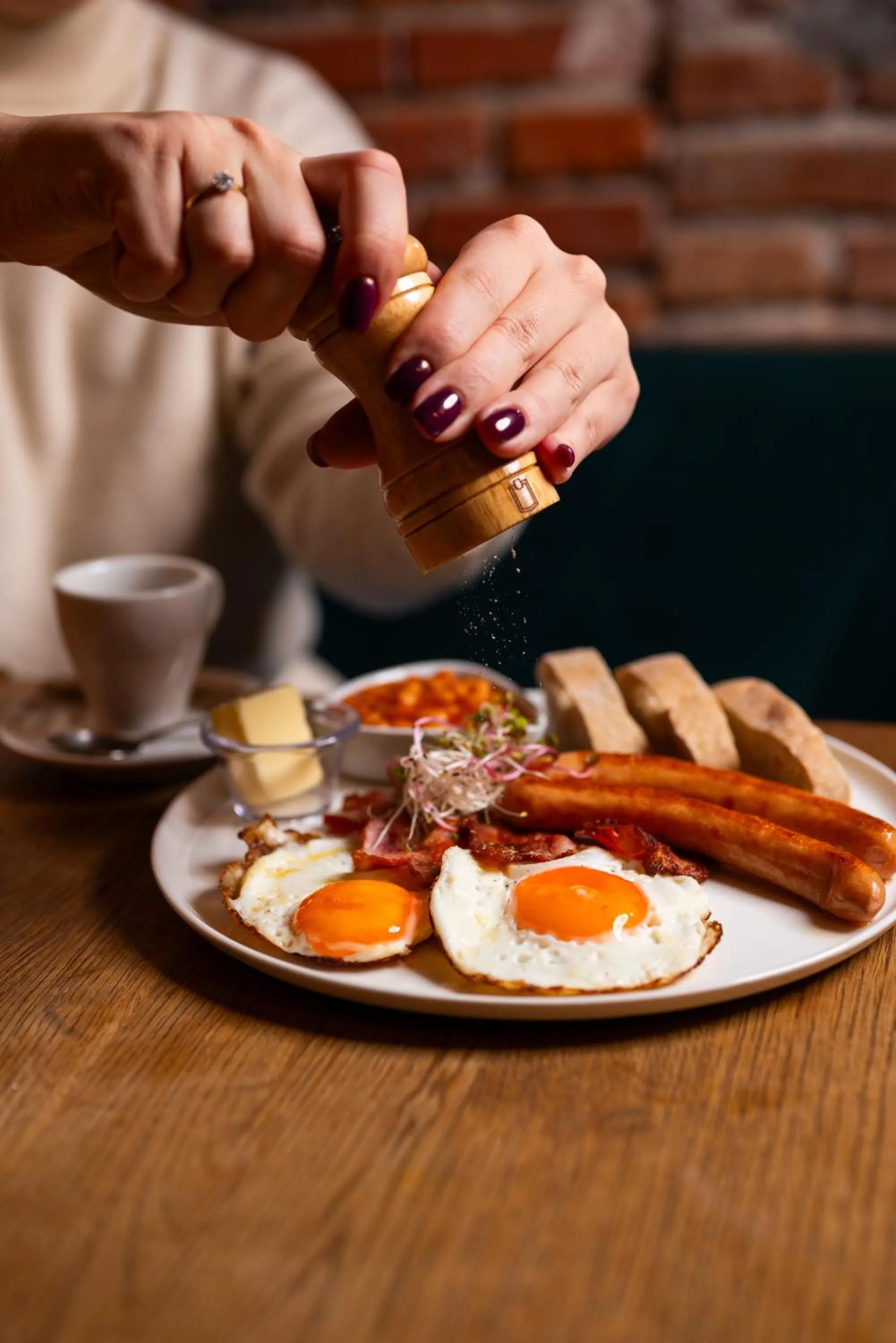 Restaurant/places to eat in Wine Apartments