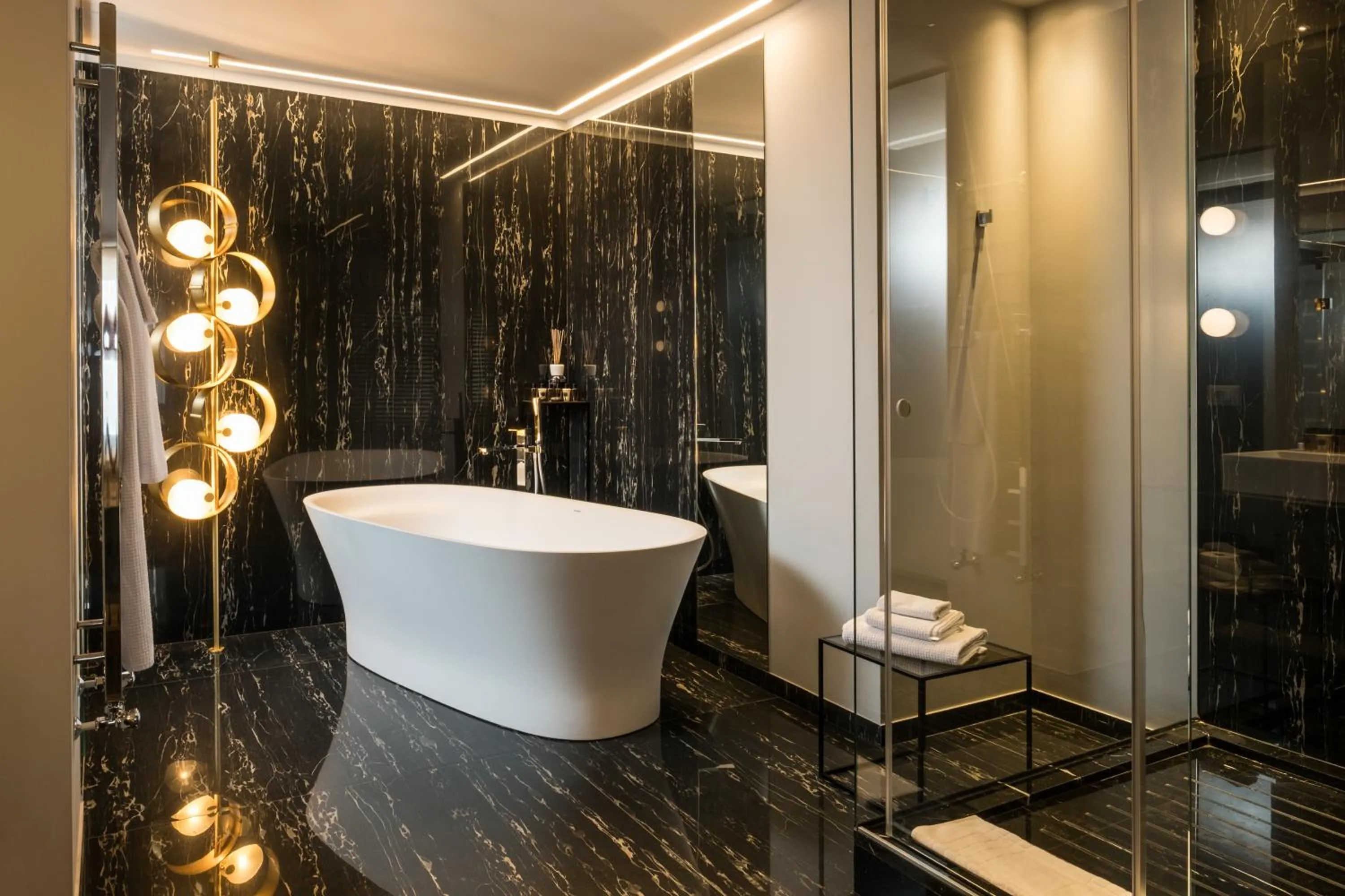 Shower in Il Decameron Luxury Design Hotel