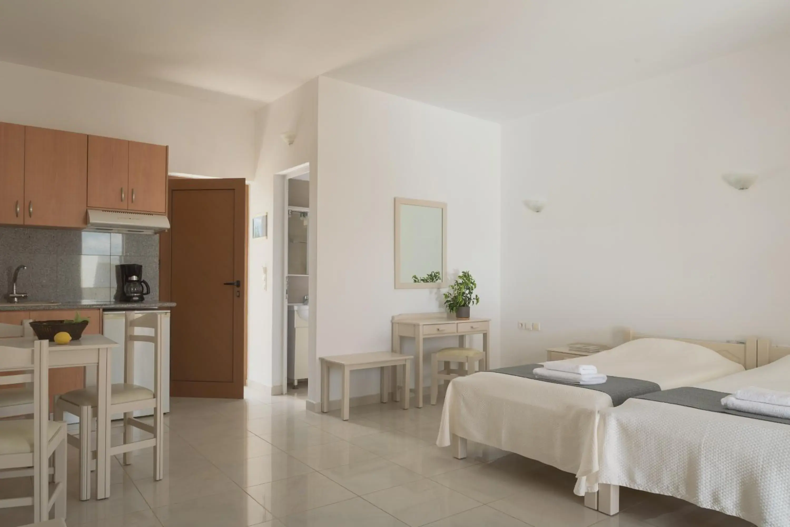 Twin Studio with Pool View in Reina Apartments Twin Studio with Pool View in Reina Apartments