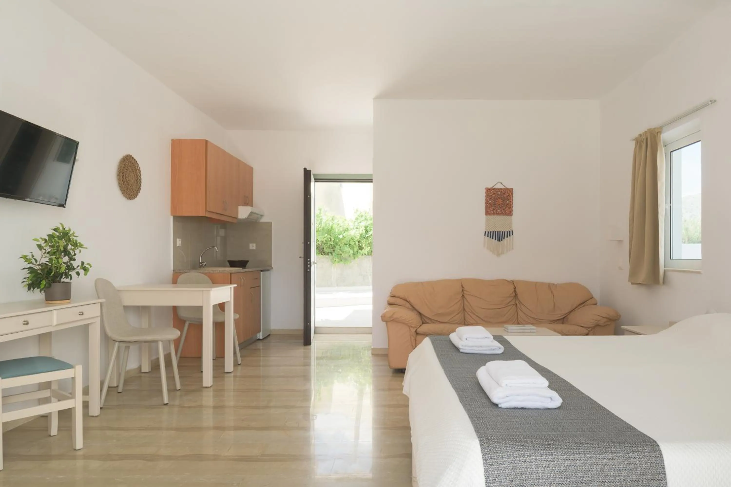 Bedroom, Bed in Reina Apartments