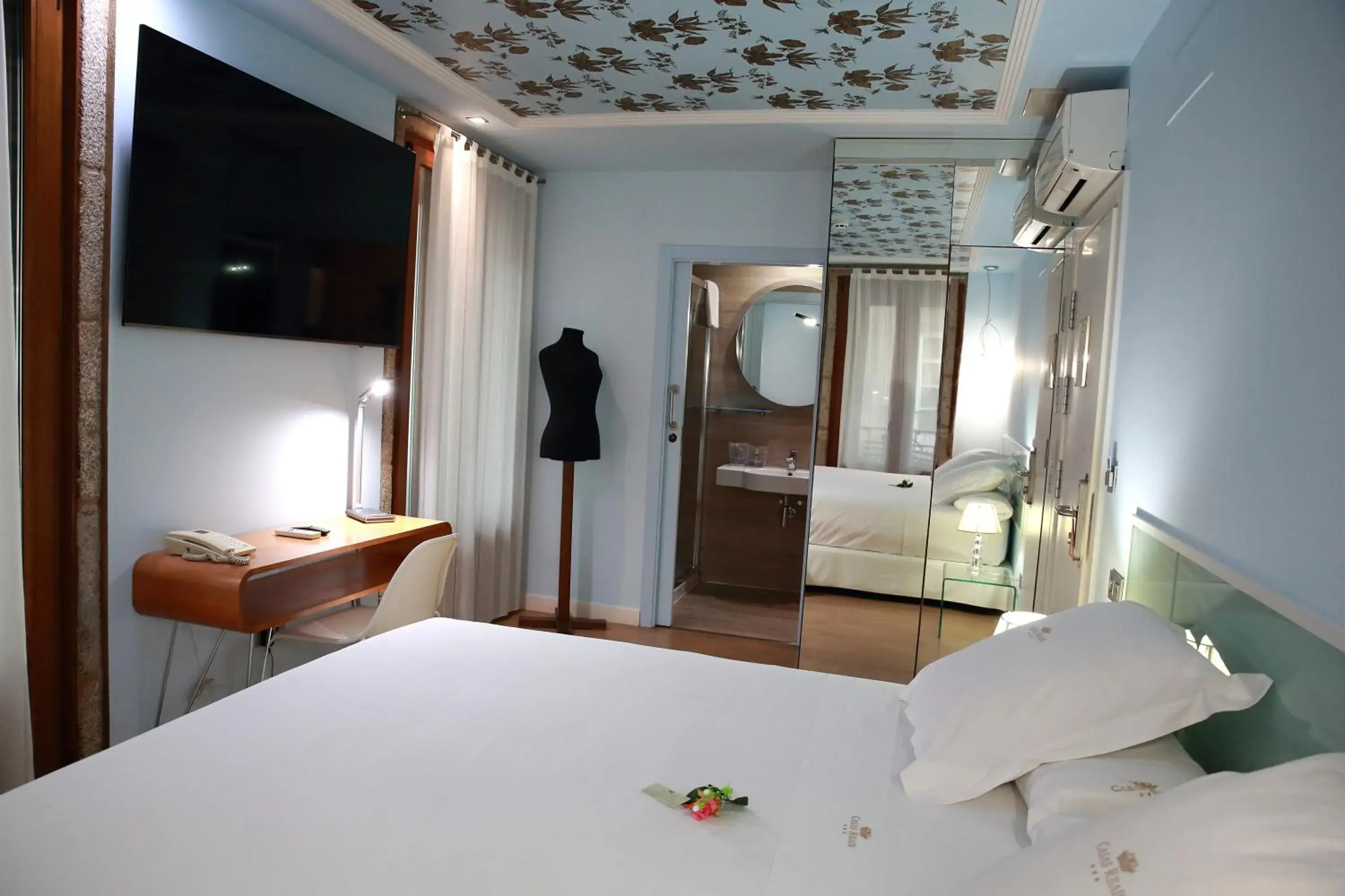 Deluxe Double Room with Balcony or Gallery in Casas Reais Boutique Deluxe Double Room with Balcony or Gallery in Casas Reais Boutique