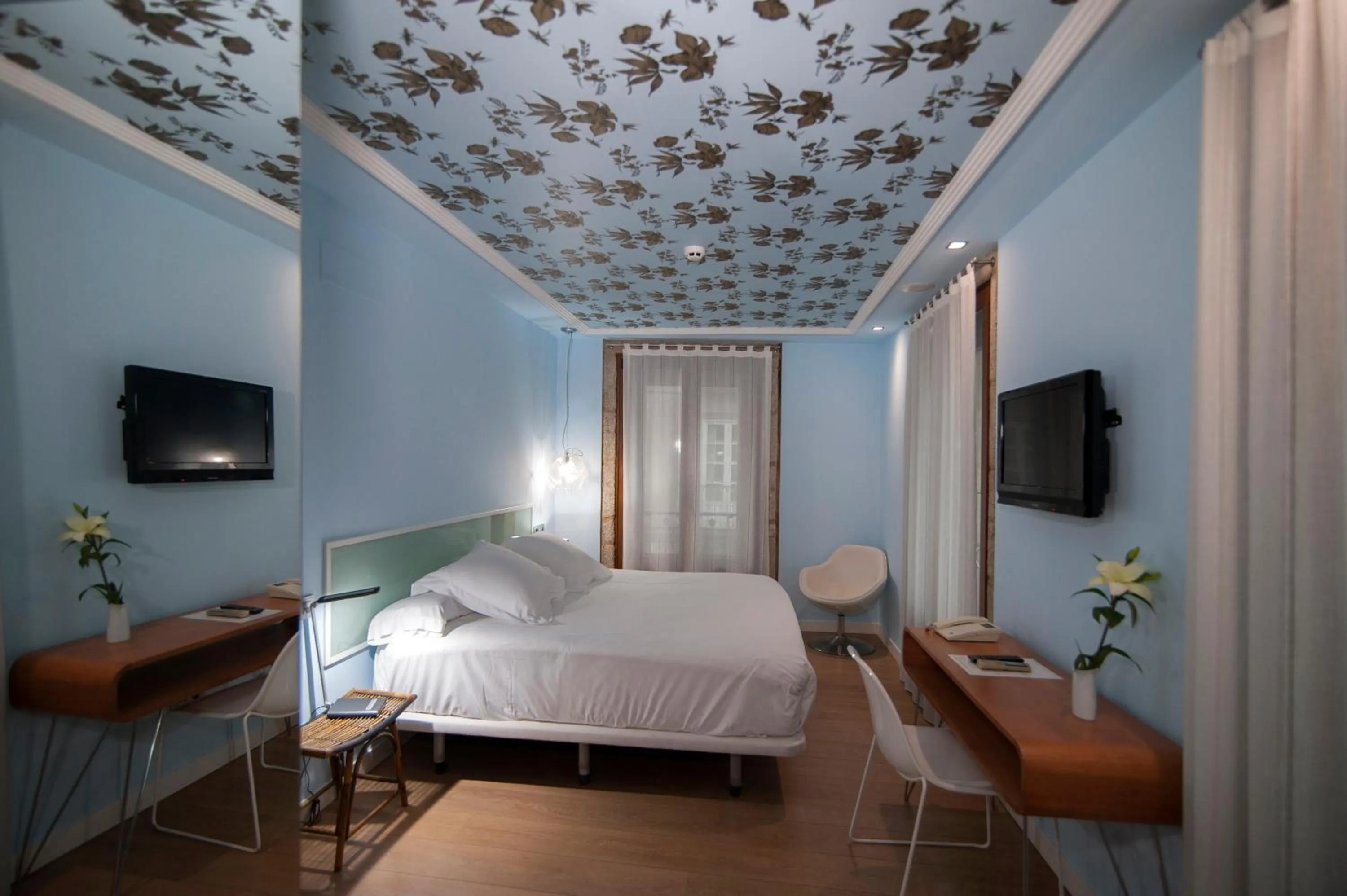 Photo of the whole room, Bed in Casas Reais Boutique