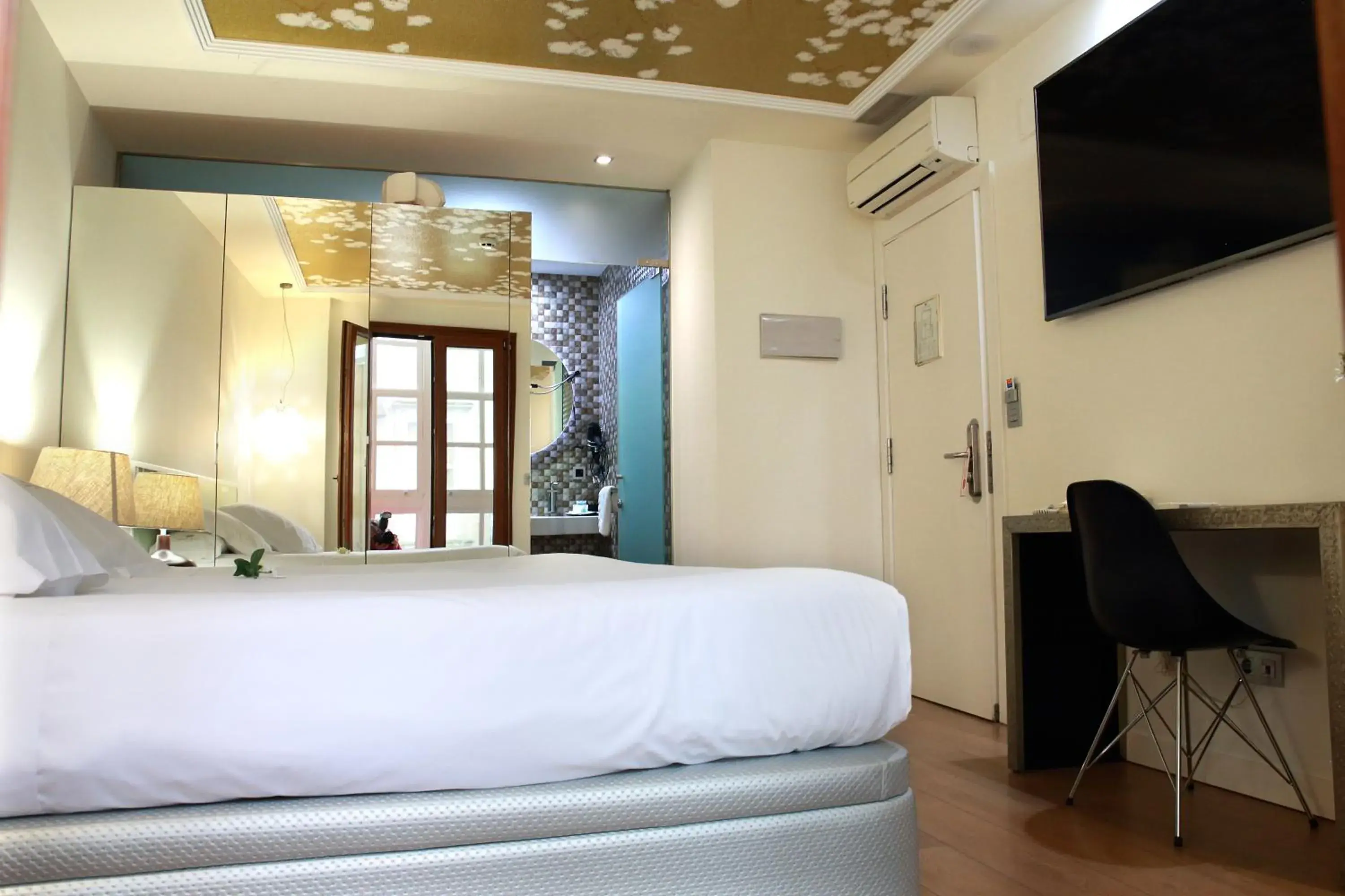 Deluxe Double or Twin Room with Spa Bath - single occupancy in Casas Reais Boutique Deluxe Double or Twin Room with Spa Bath - single occupancy in Casas Reais Boutique