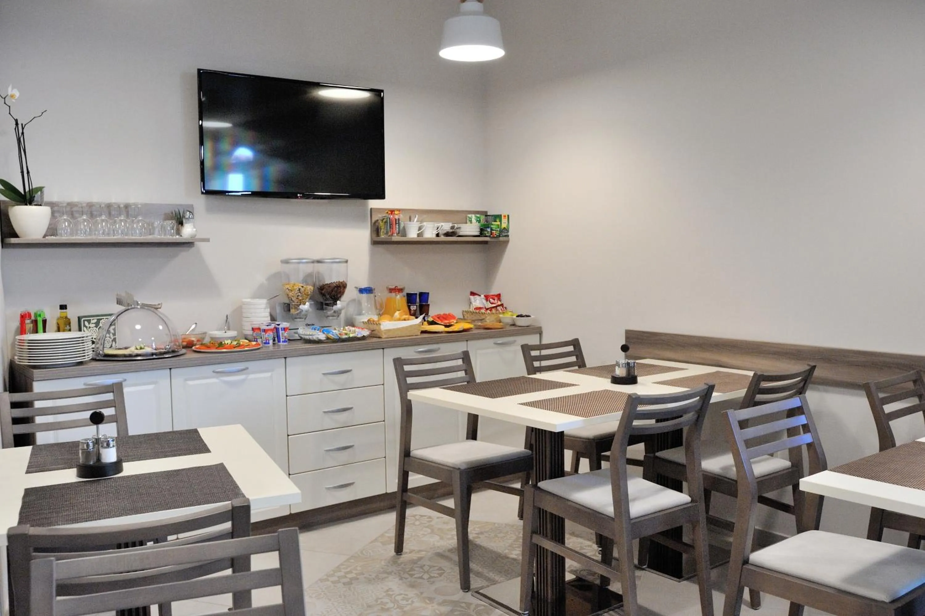 Buffet breakfast in Villa Divani