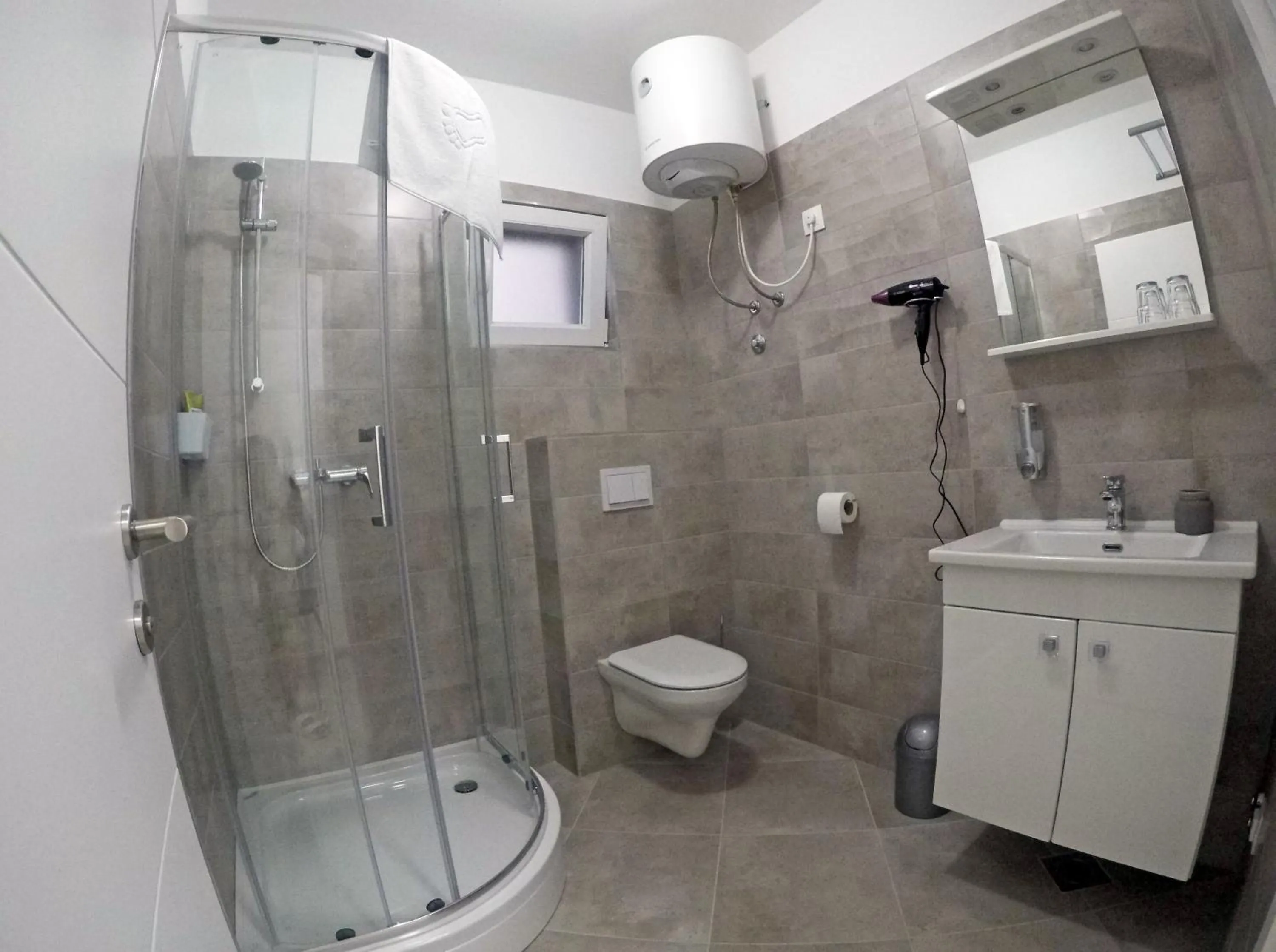 Shower in Guesthouse Villa DomeNico