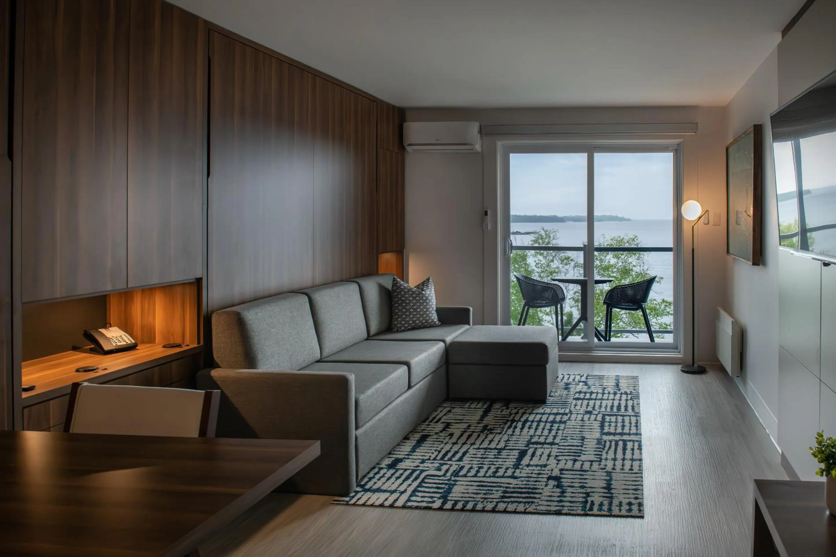 Property building in Auberge Des Îles