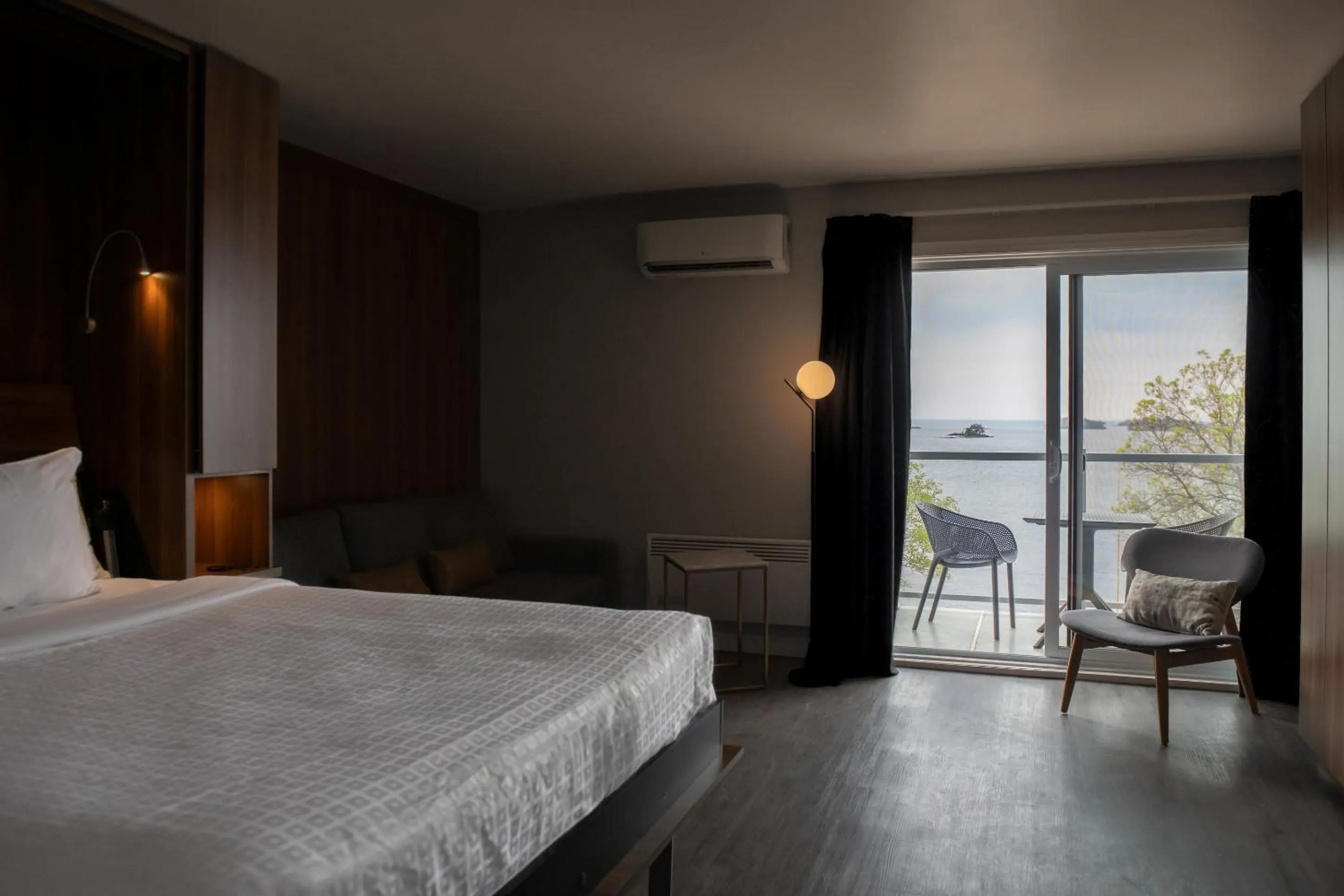 Property building, Bed in Auberge Des Îles