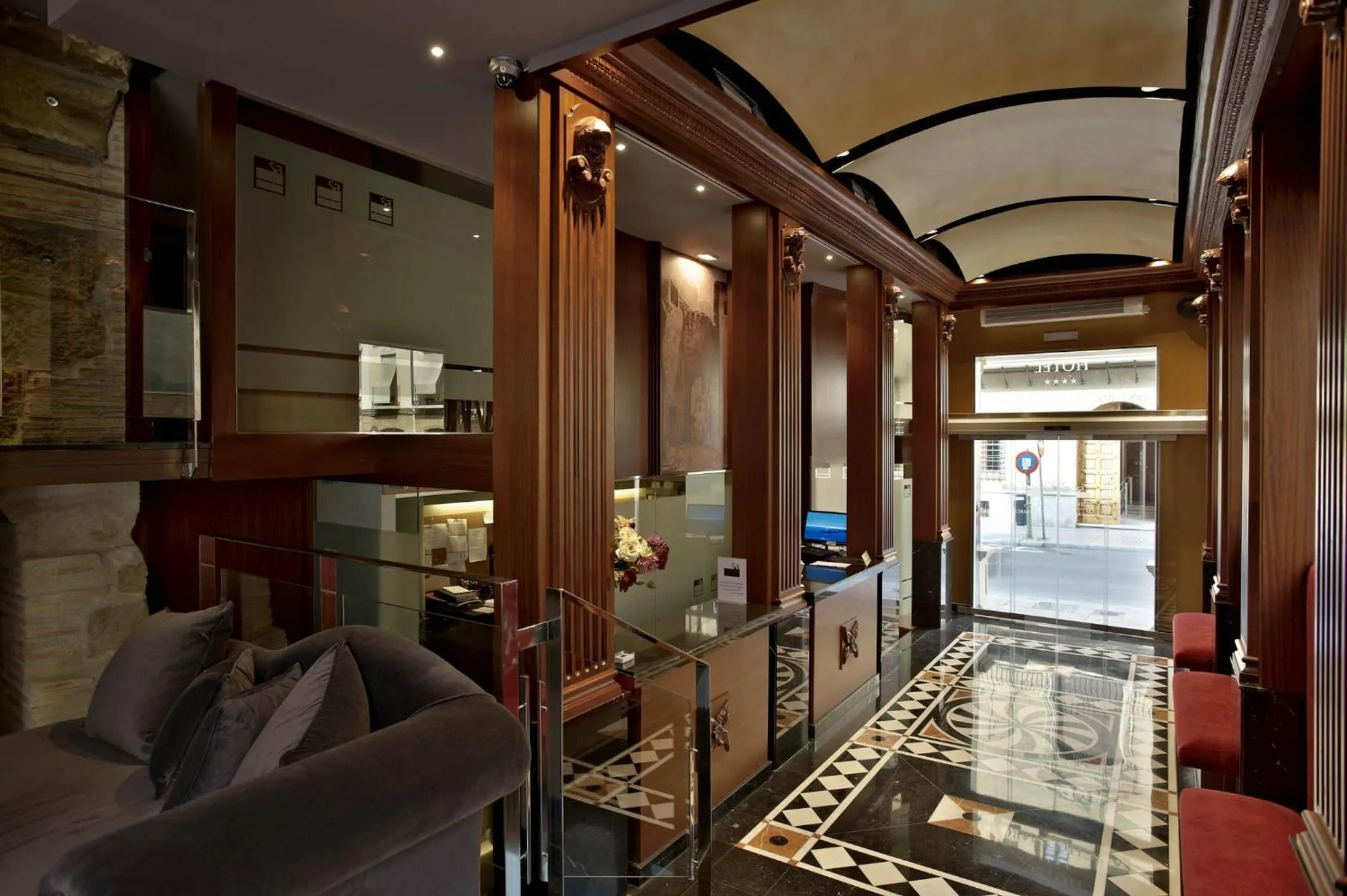 On-site shops in Hotel Sancho Abarca Petit SPA