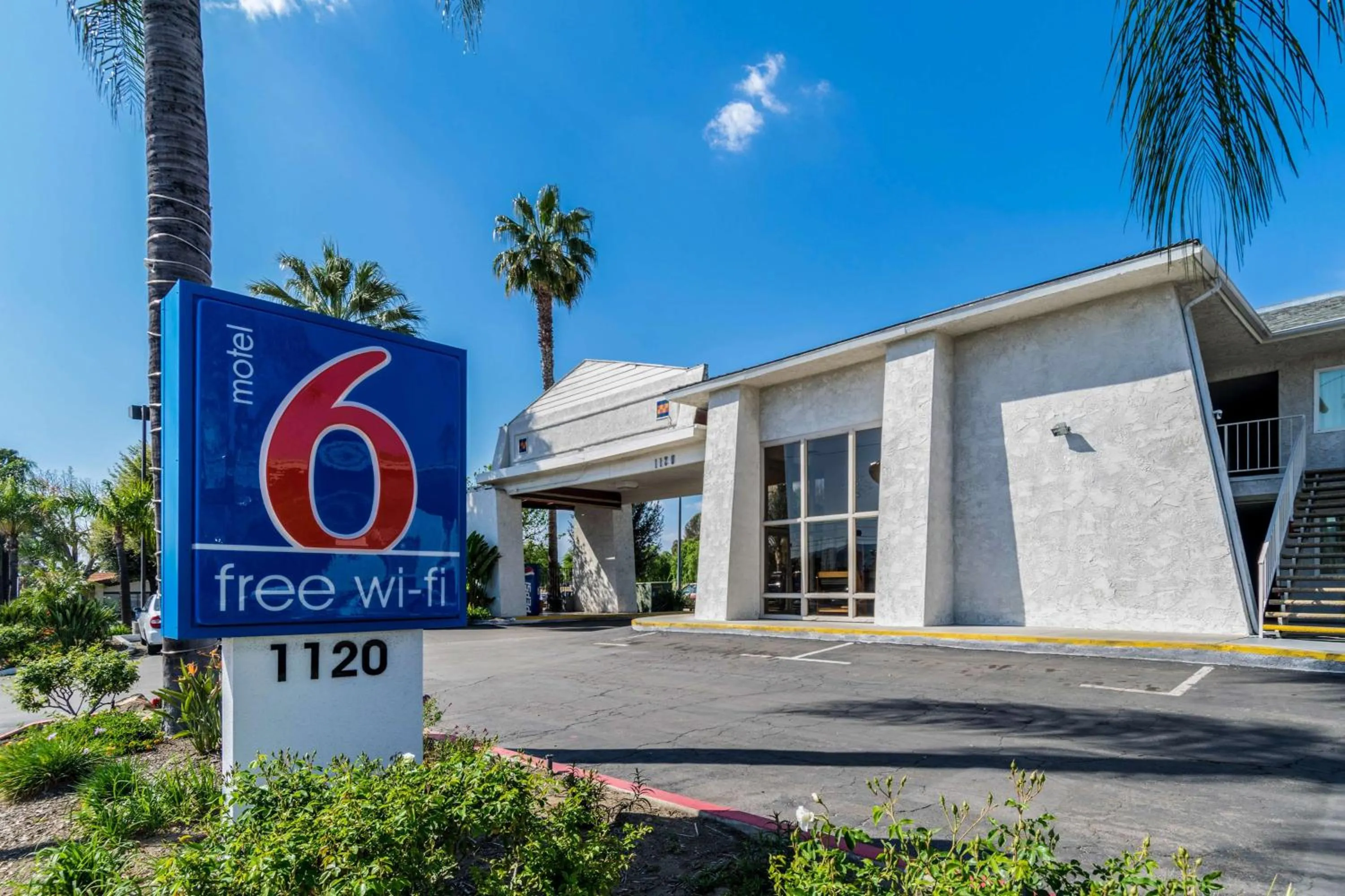 Property building in Motel 6-Redlands, CA