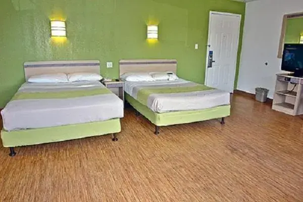 Photo of the whole room, Bed in Motel 6-Redlands, CA