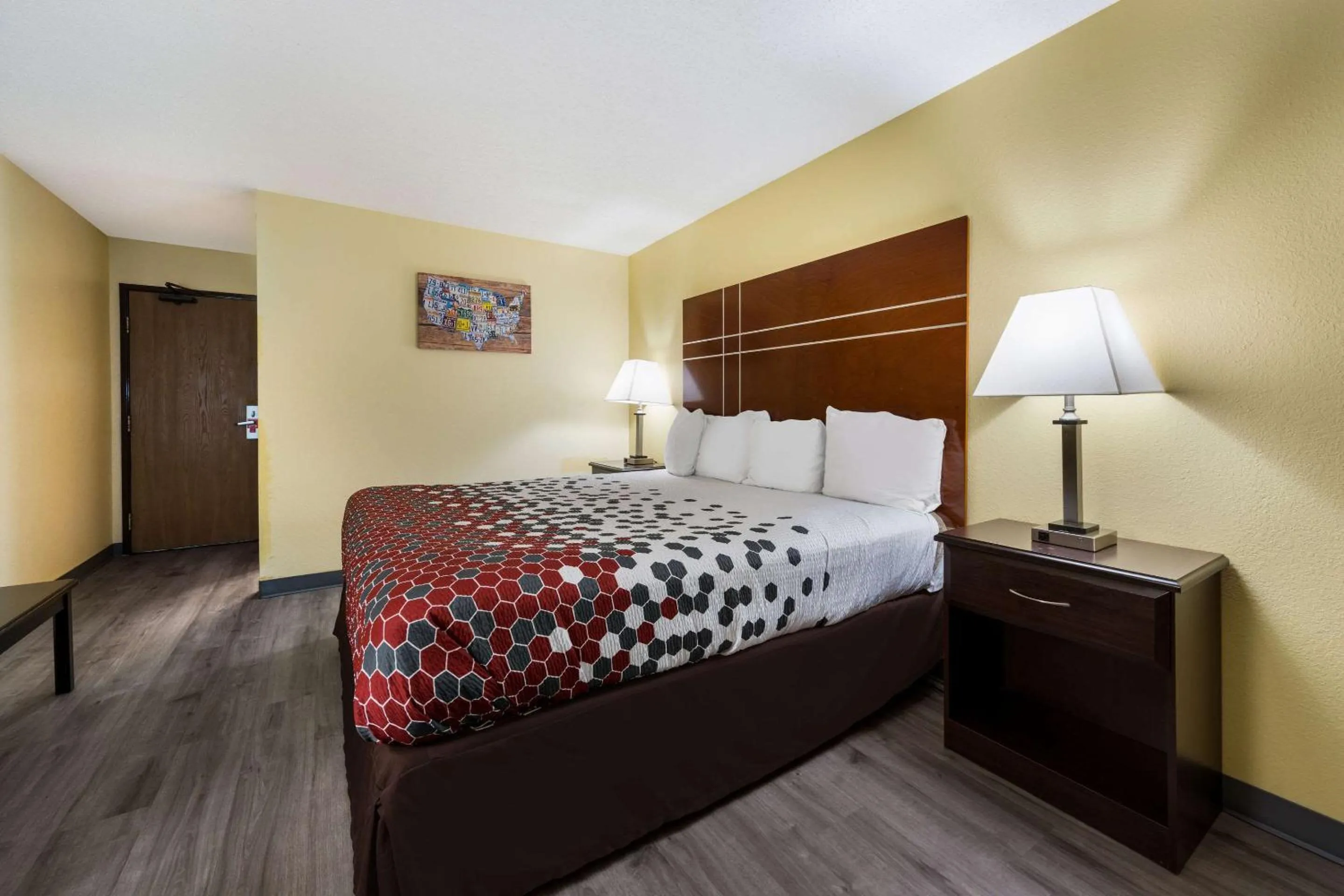 Bedroom, Bed in Econo Lodge Spotsylvania Town Center