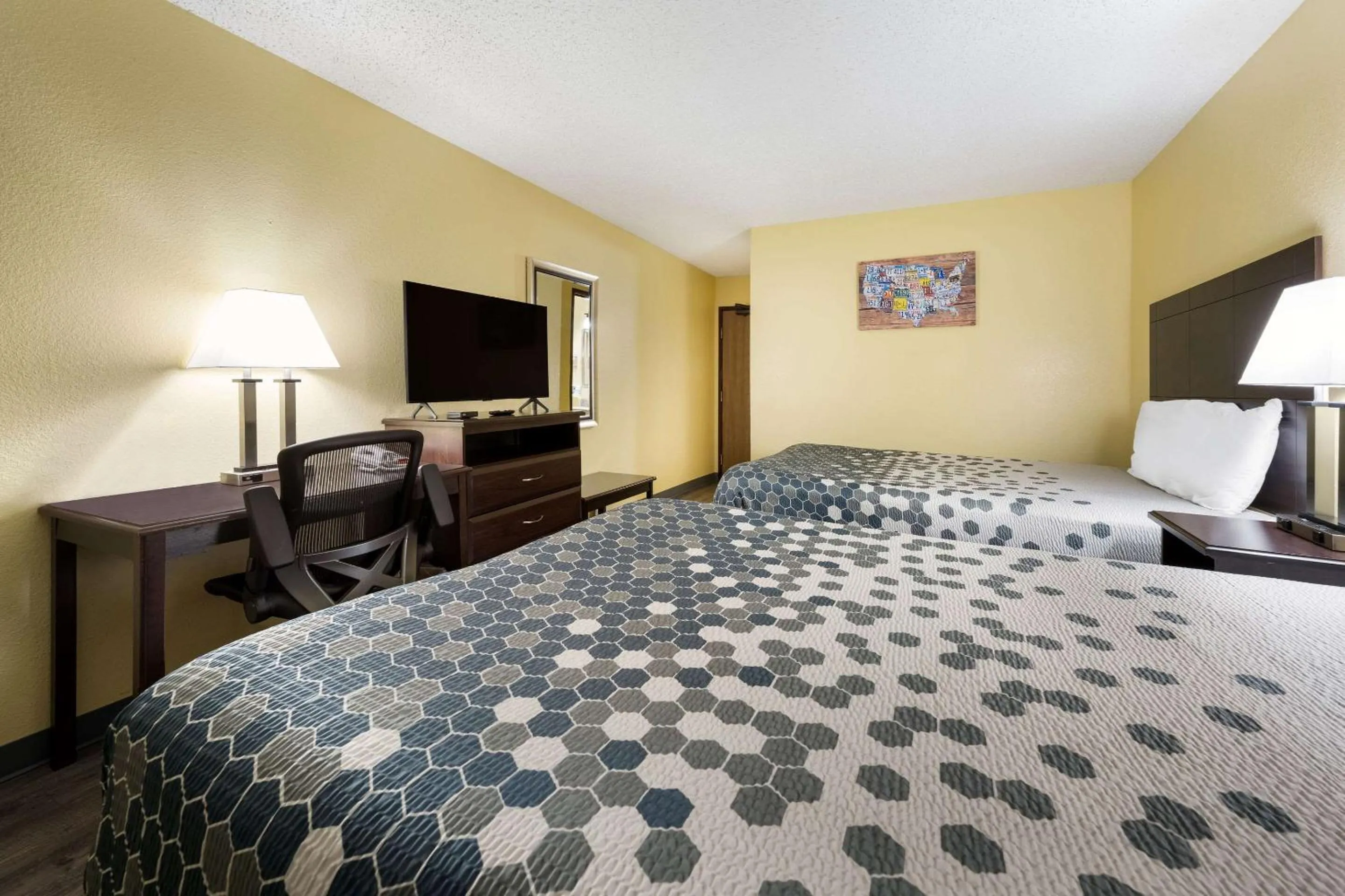 Bedroom, Bed in Econo Lodge Spotsylvania Town Center