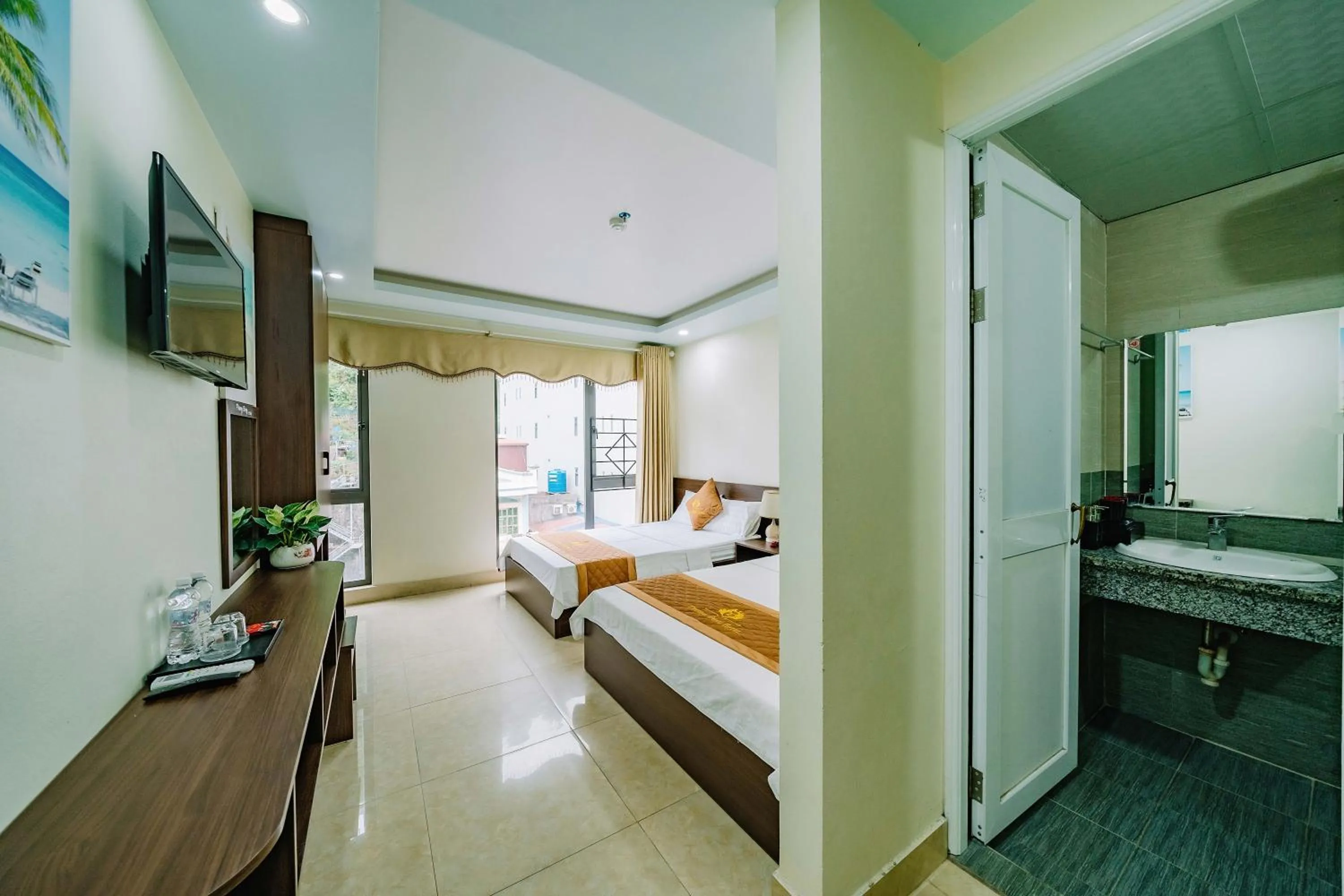 Photo of the whole room in Phuong Dong Hotel