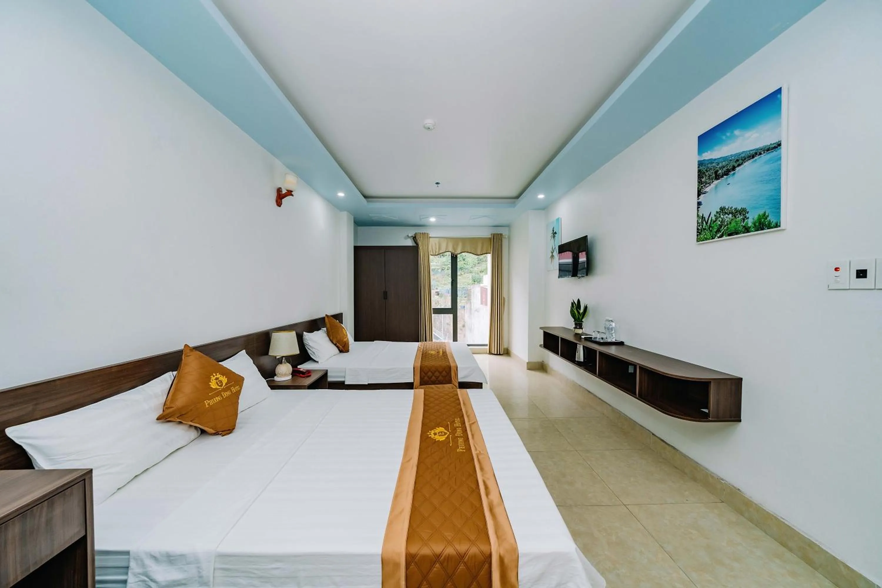 Photo of the whole room in Phuong Dong Hotel