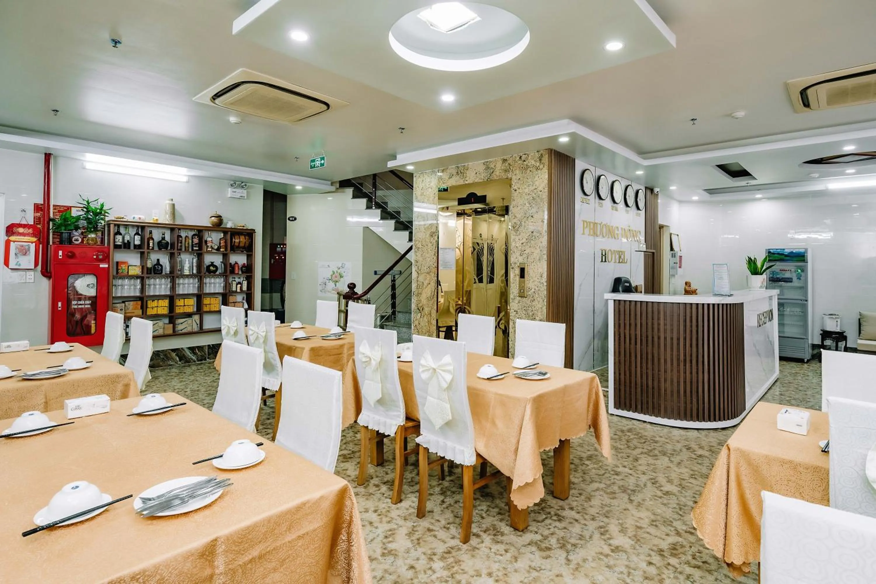 Restaurant/places to eat in Phuong Dong Hotel