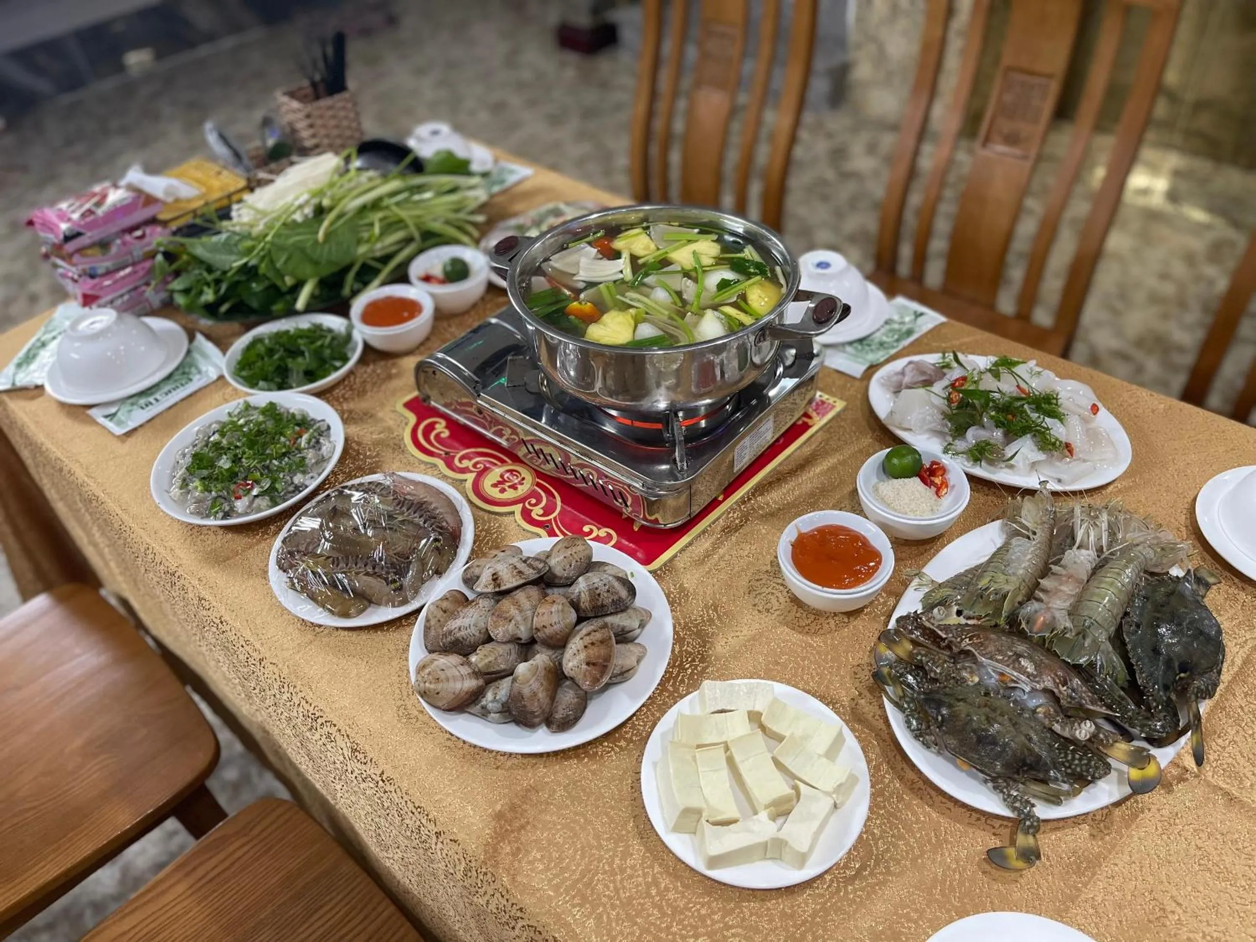 Food and drinks in Phuong Dong Hotel