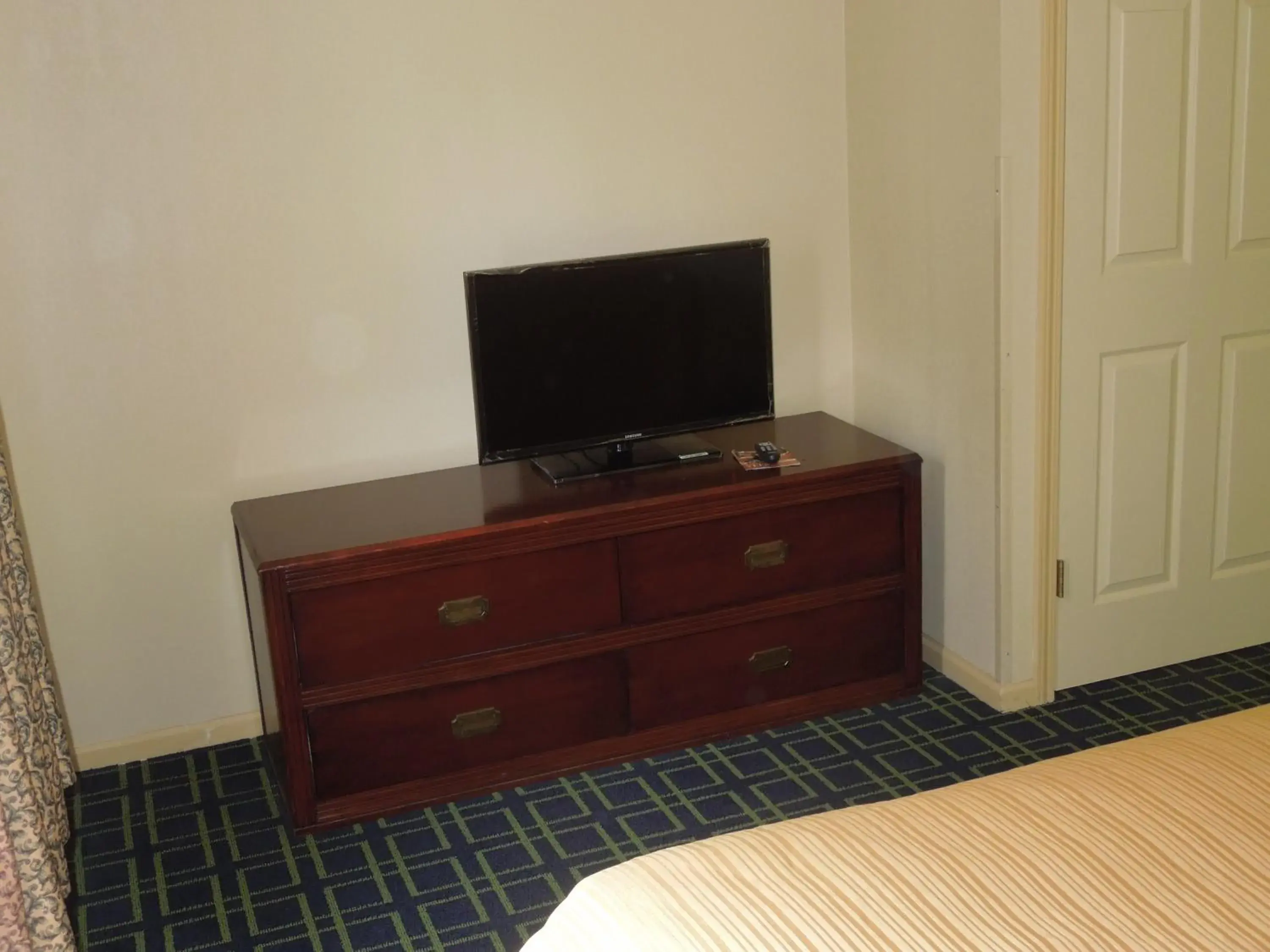 TV/Entertainment Center in Quality Inn & Suites