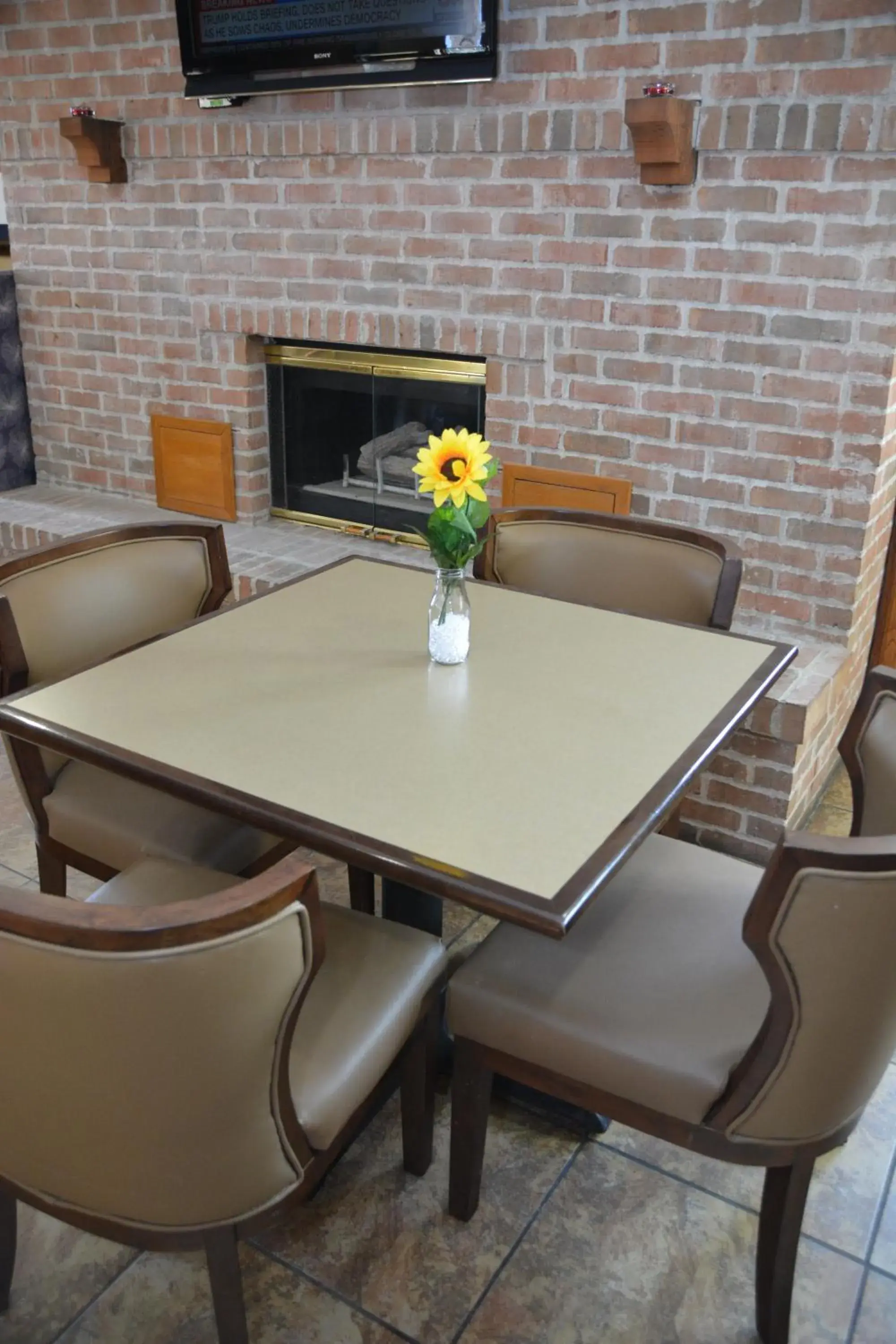 Continental breakfast, Dining Area in Quality Inn & Suites