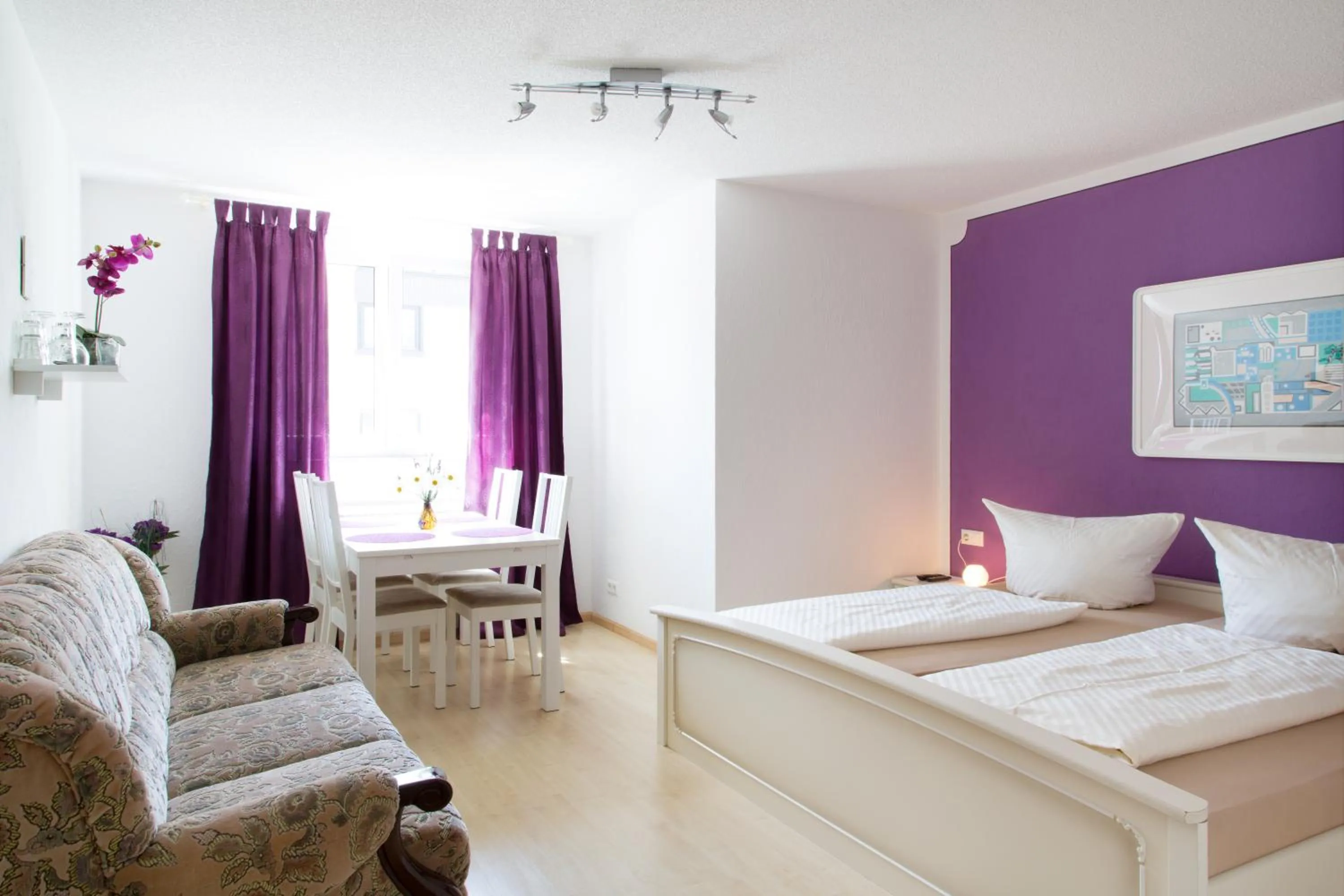 Day, Bed in Pension Sieg