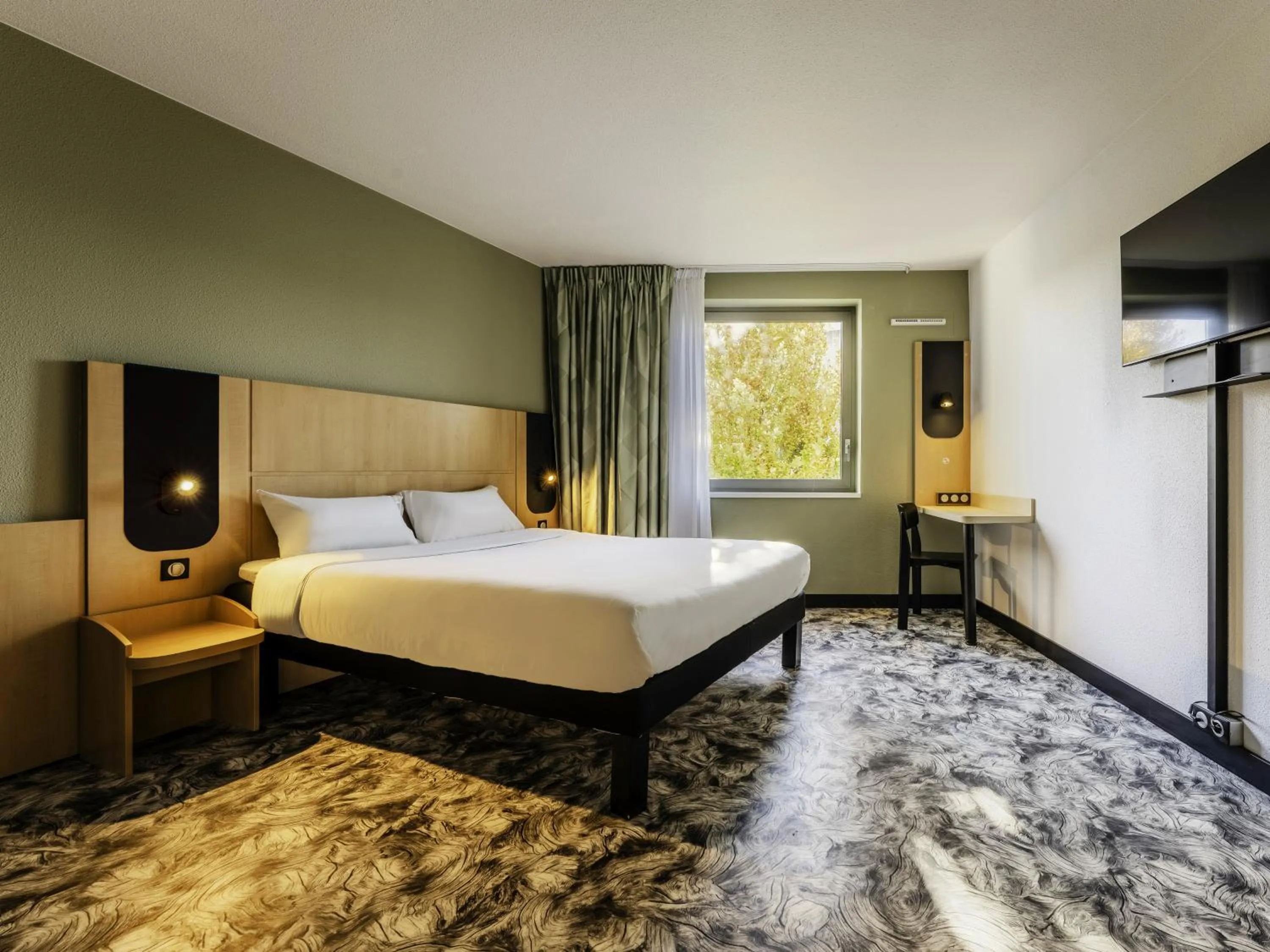 Bedroom, Bed in B&B HOTEL Maubeuge Gare