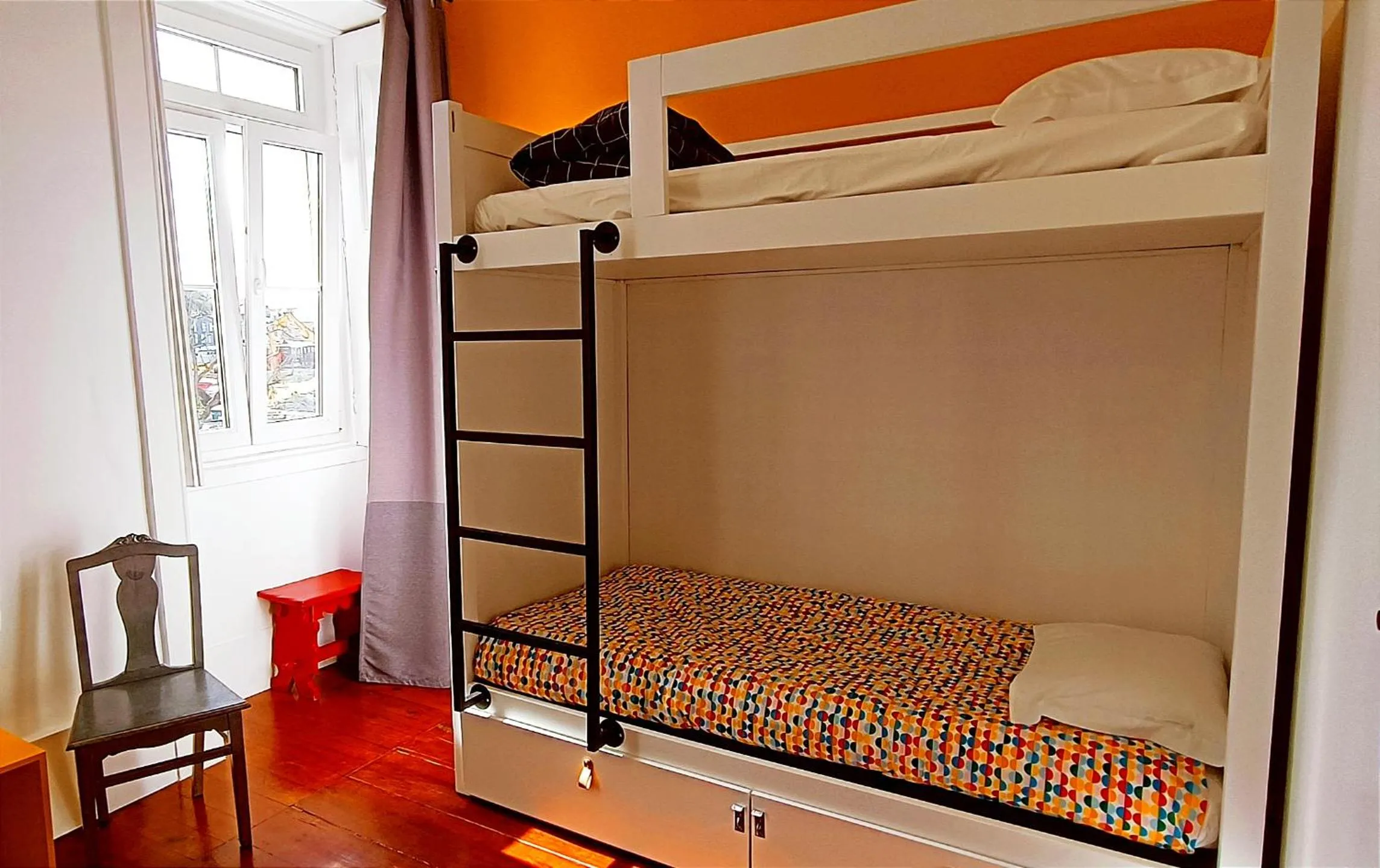 Bed in 4-Bed Mixed Dormitory Room with Private Bathroom in Aveiro Rossio Hostel