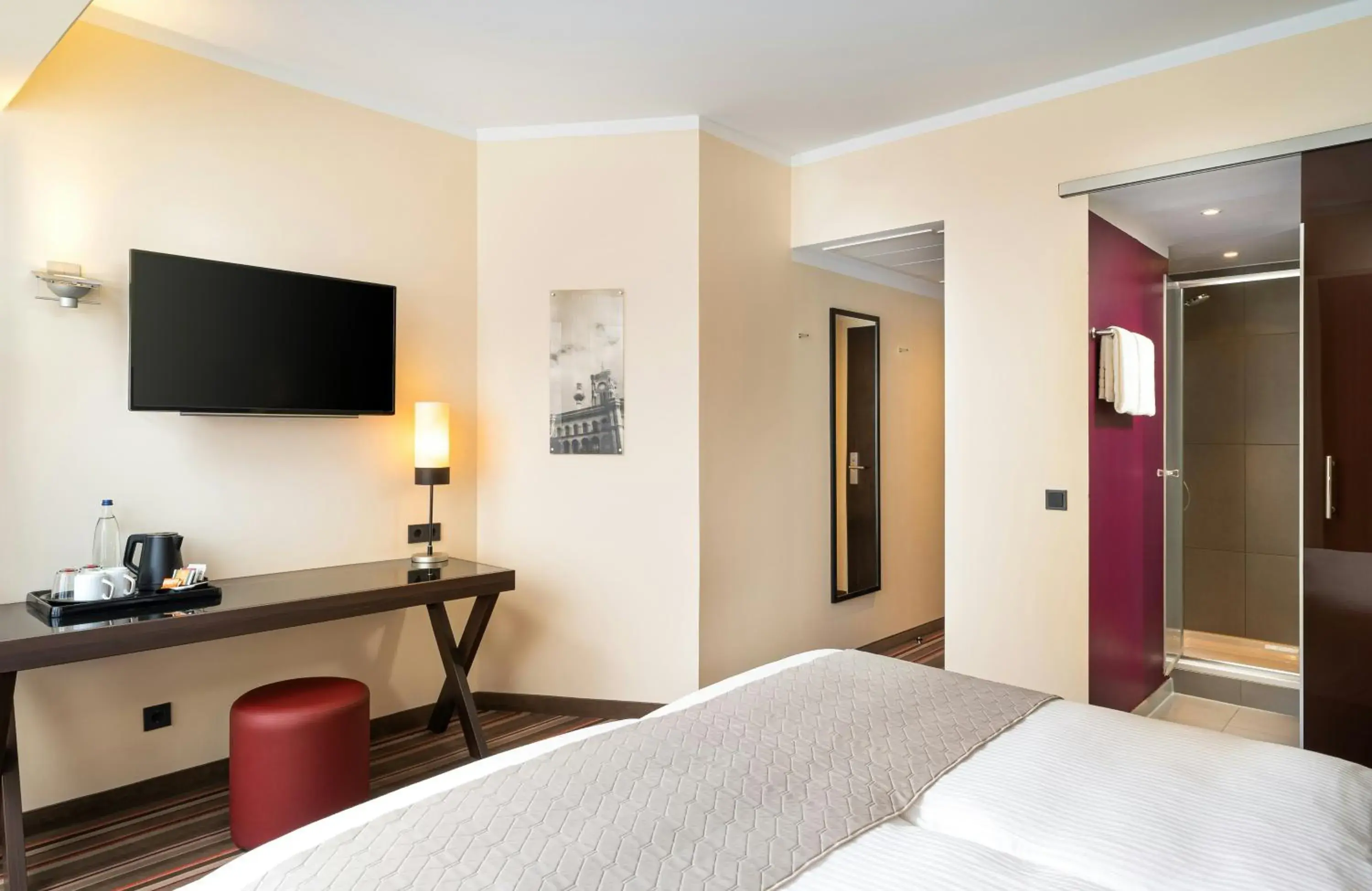 Photo of the whole room, Bed in Leonardo Hotel Berlin Photo of the whole room, Bed in Leonardo Hotel Berlin