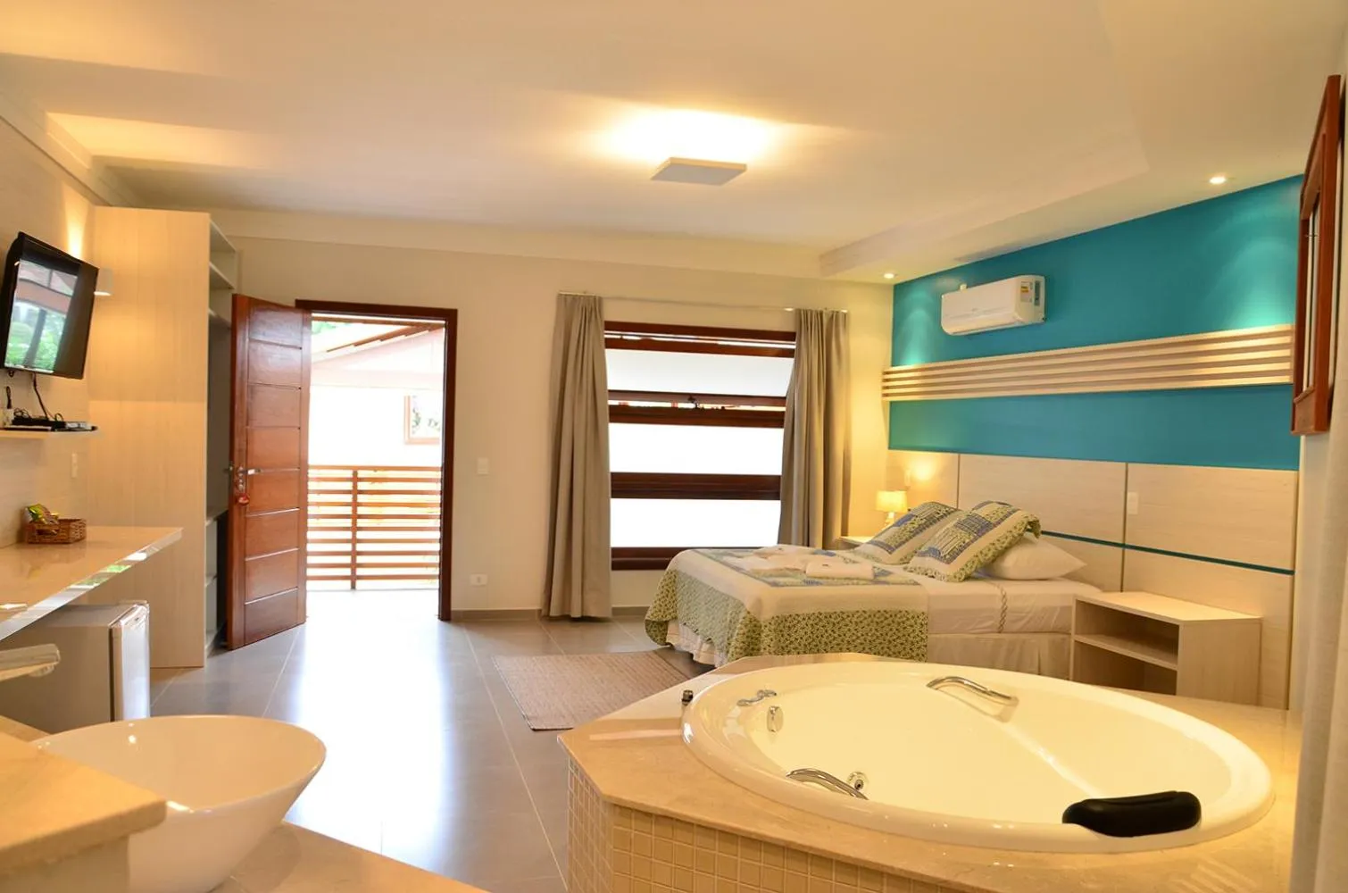 Hot Tub, Bed in Pousada L'essence