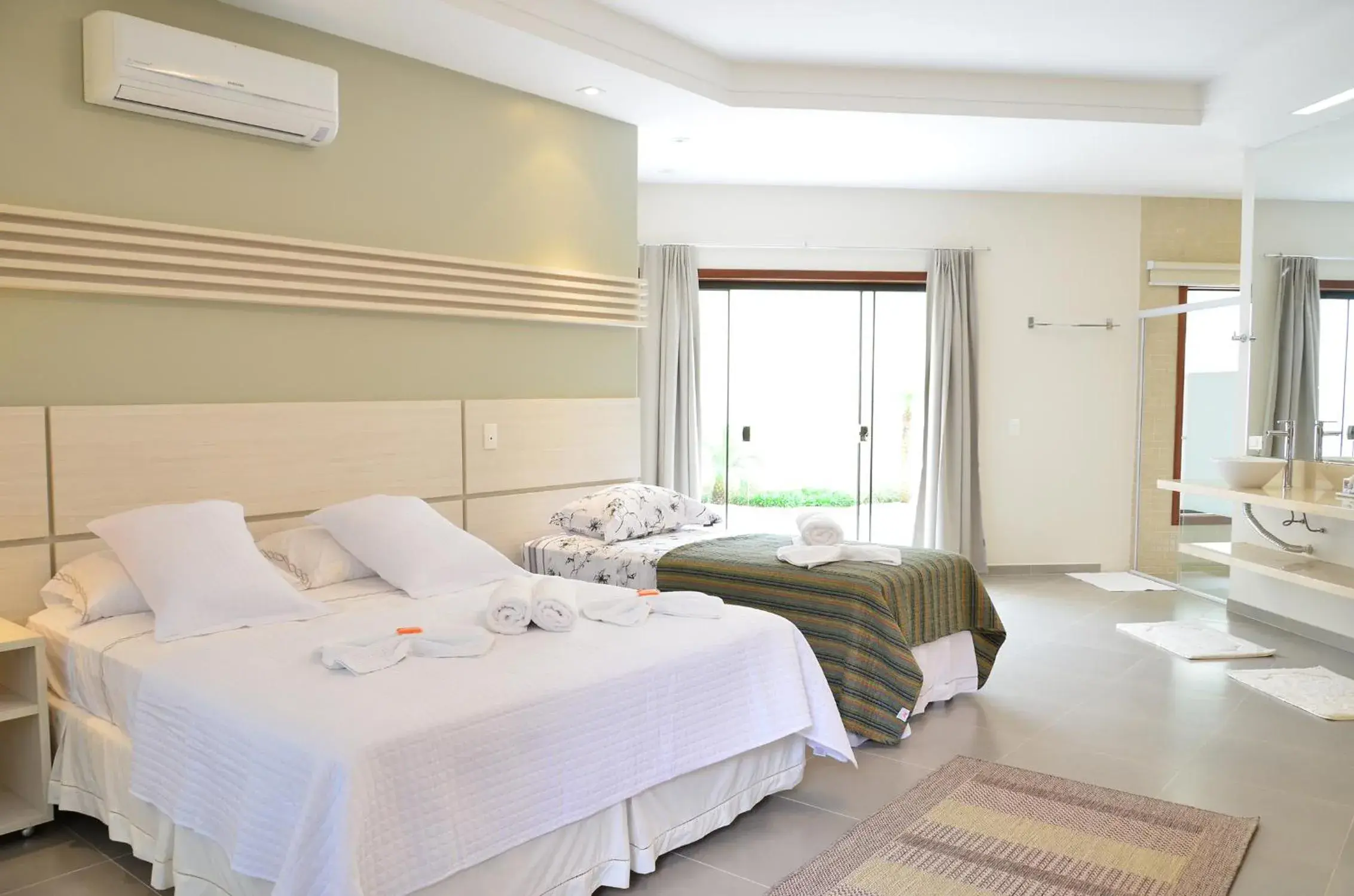 Triple Room with Garden View in Pousada L'essence Triple Room with Garden View in Pousada L'essence