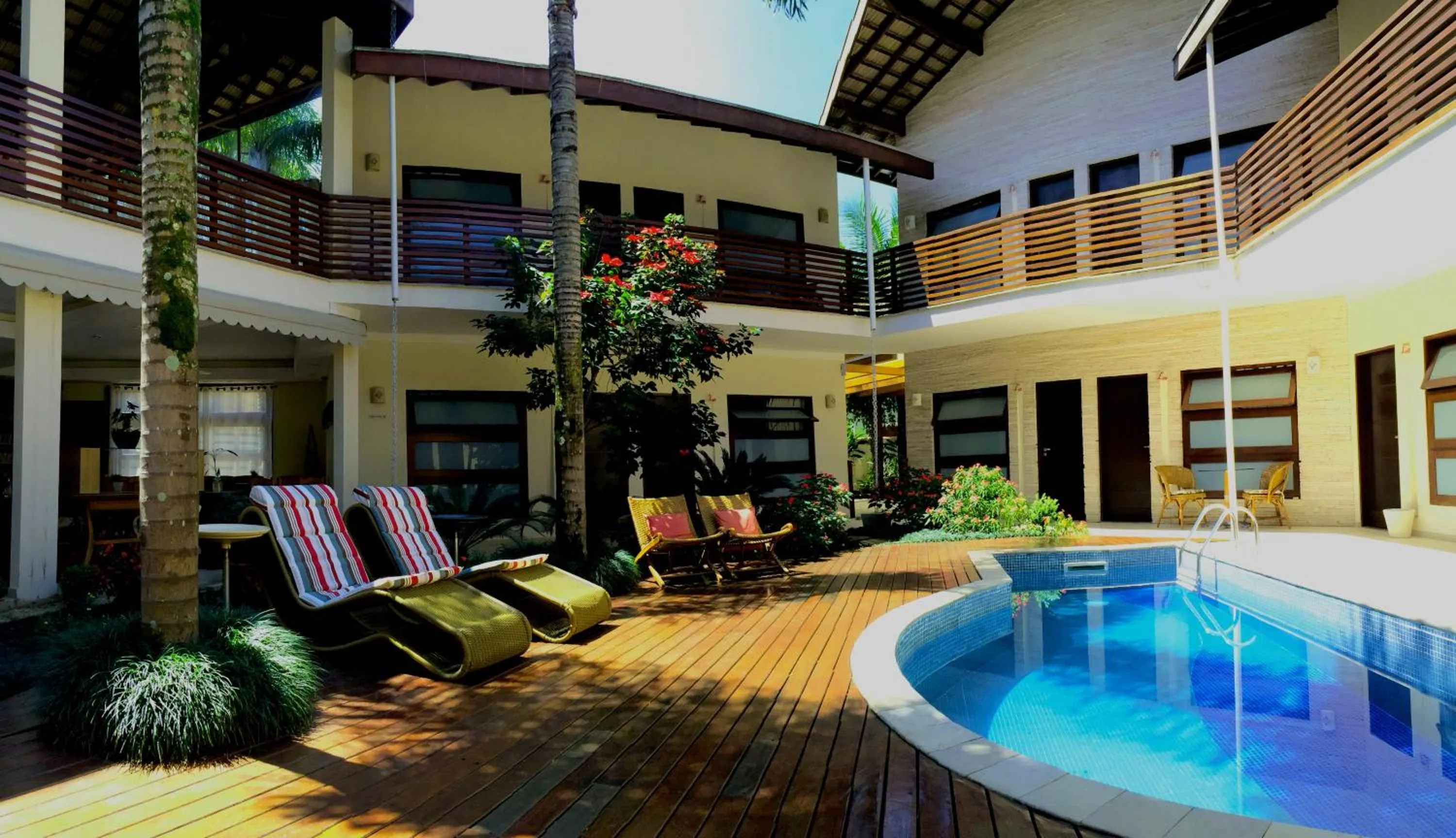 Swimming pool in Pousada L'essence