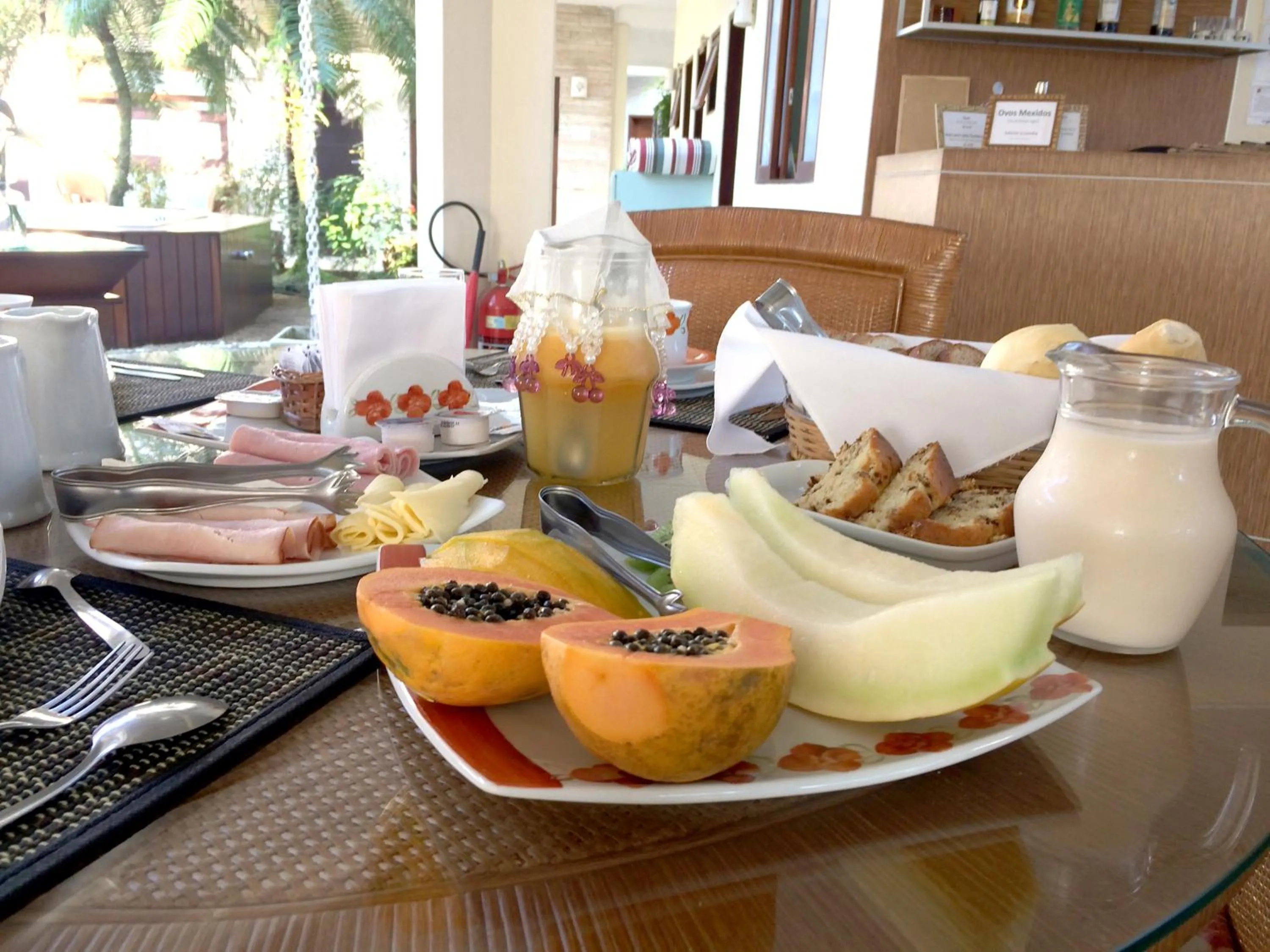 Buffet breakfast in Pousada L'essence