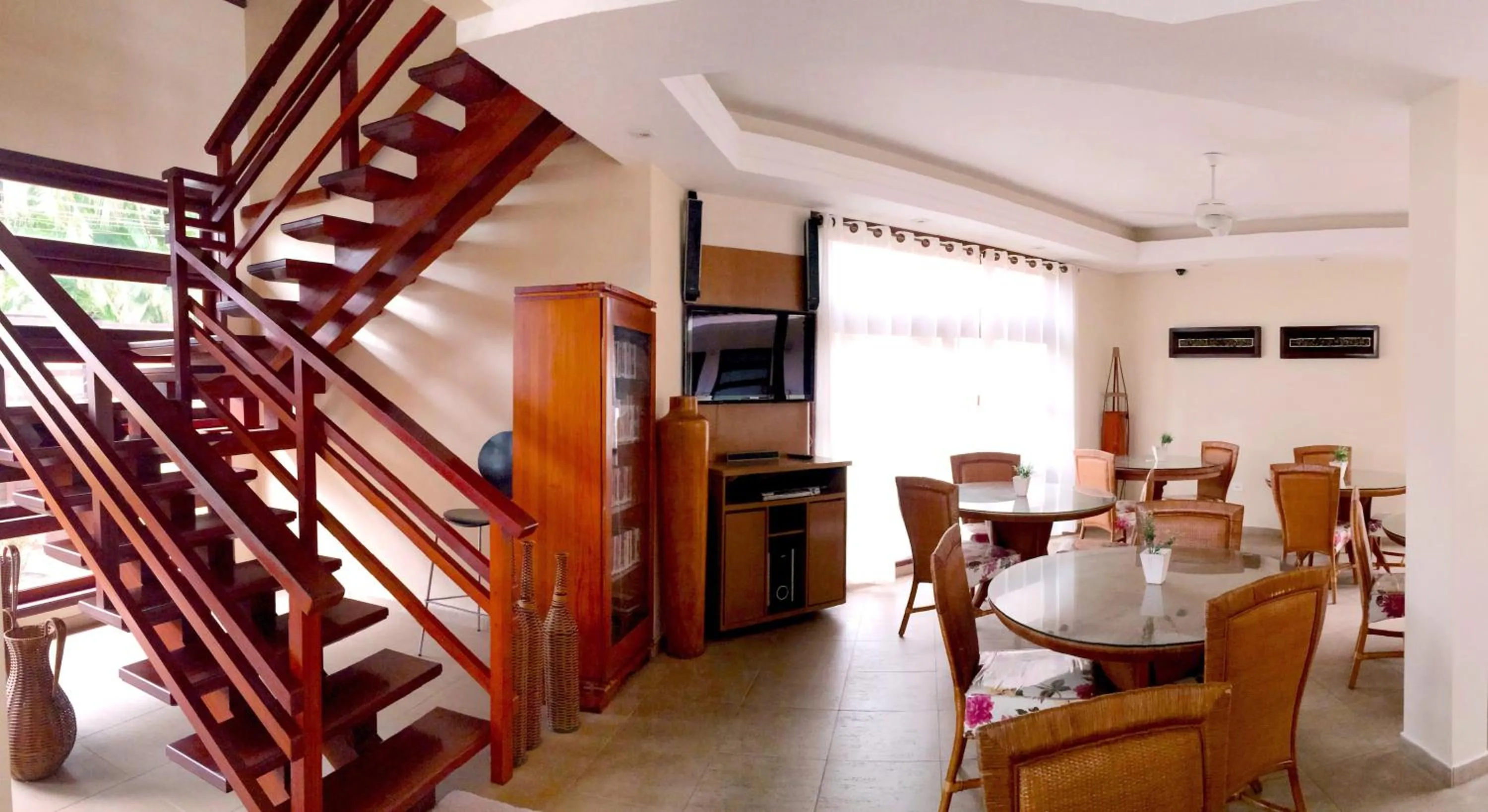 Restaurant/places to eat in Pousada L'essence