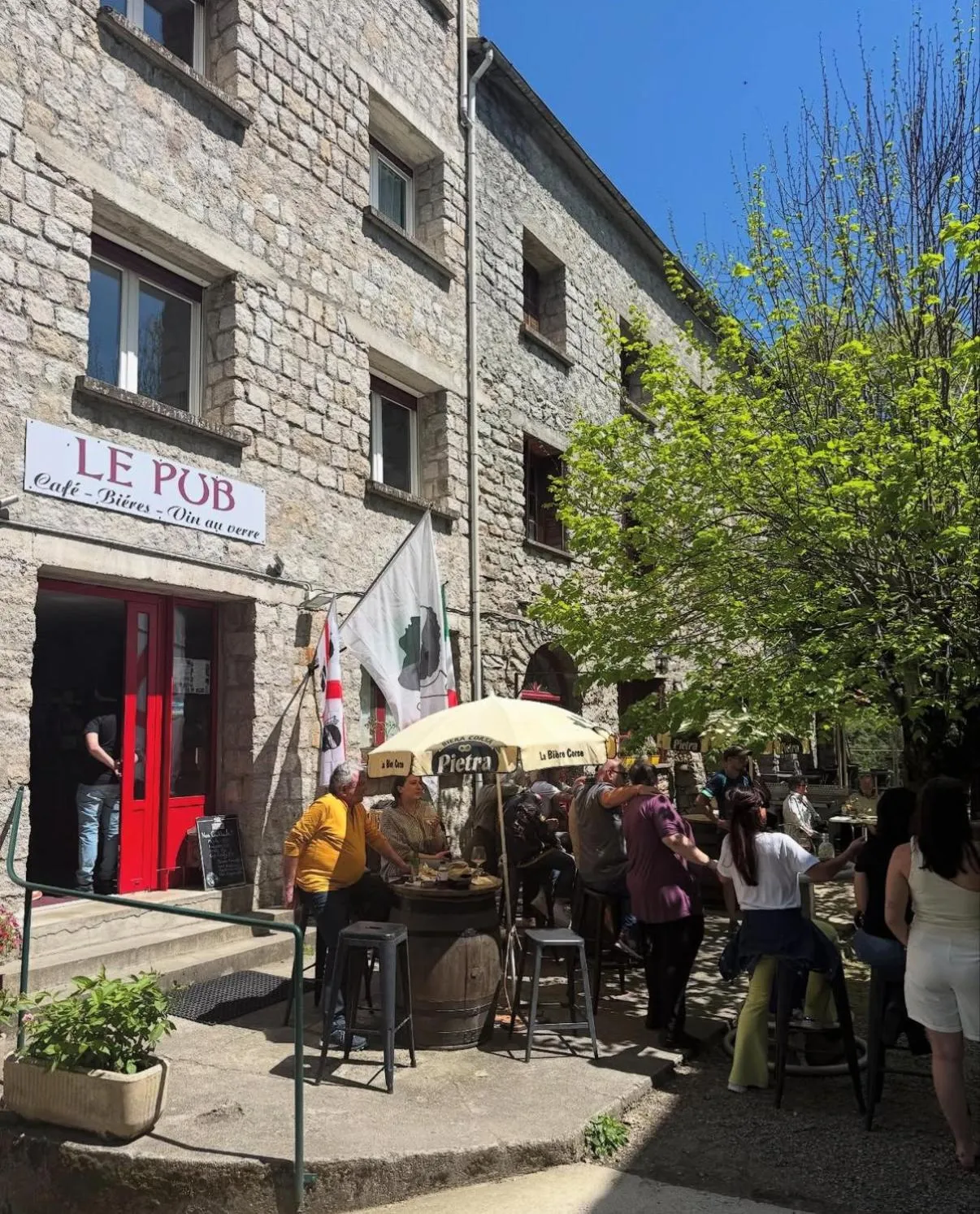 People in Hôtel - Pub Le Petit Bosquet