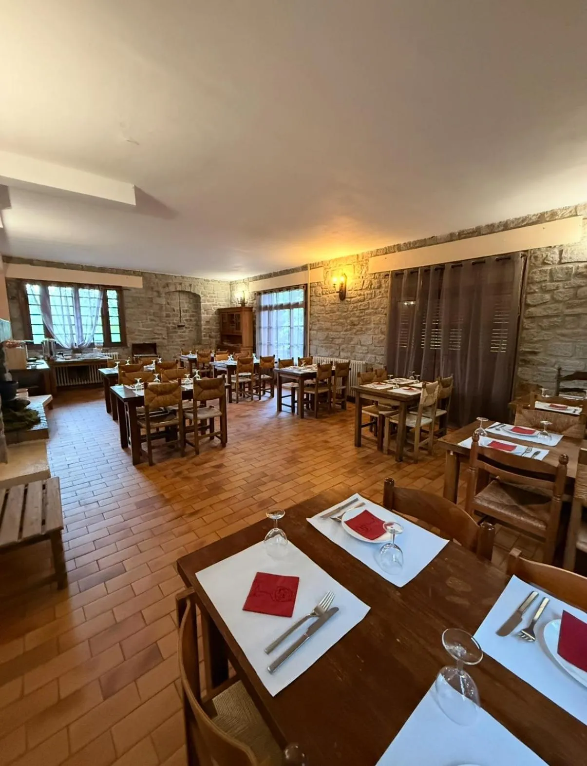 Banquet/Function facilities in Hôtel - Pub Le Petit Bosquet