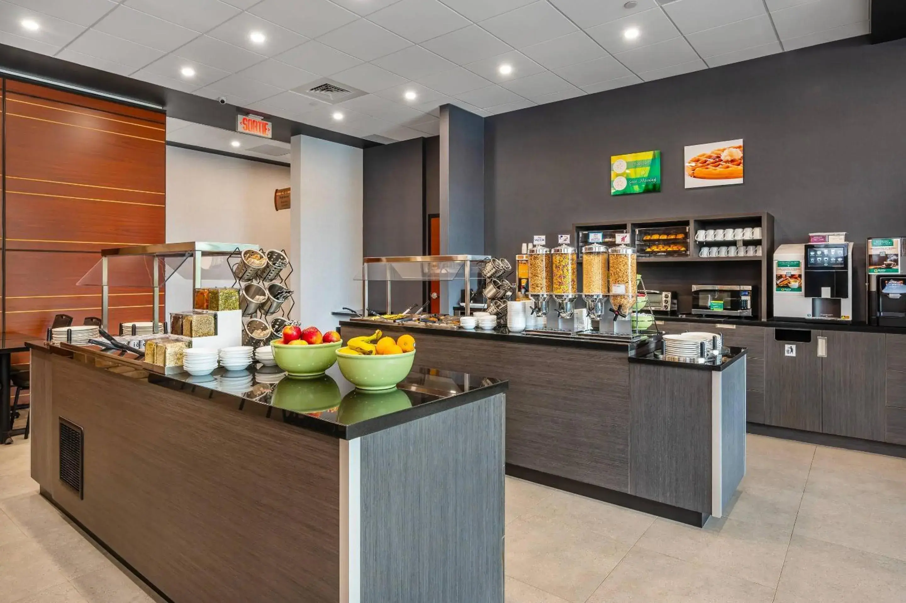 Breakfast in Quality Inn & Suites Breakfast in Quality Inn & Suites