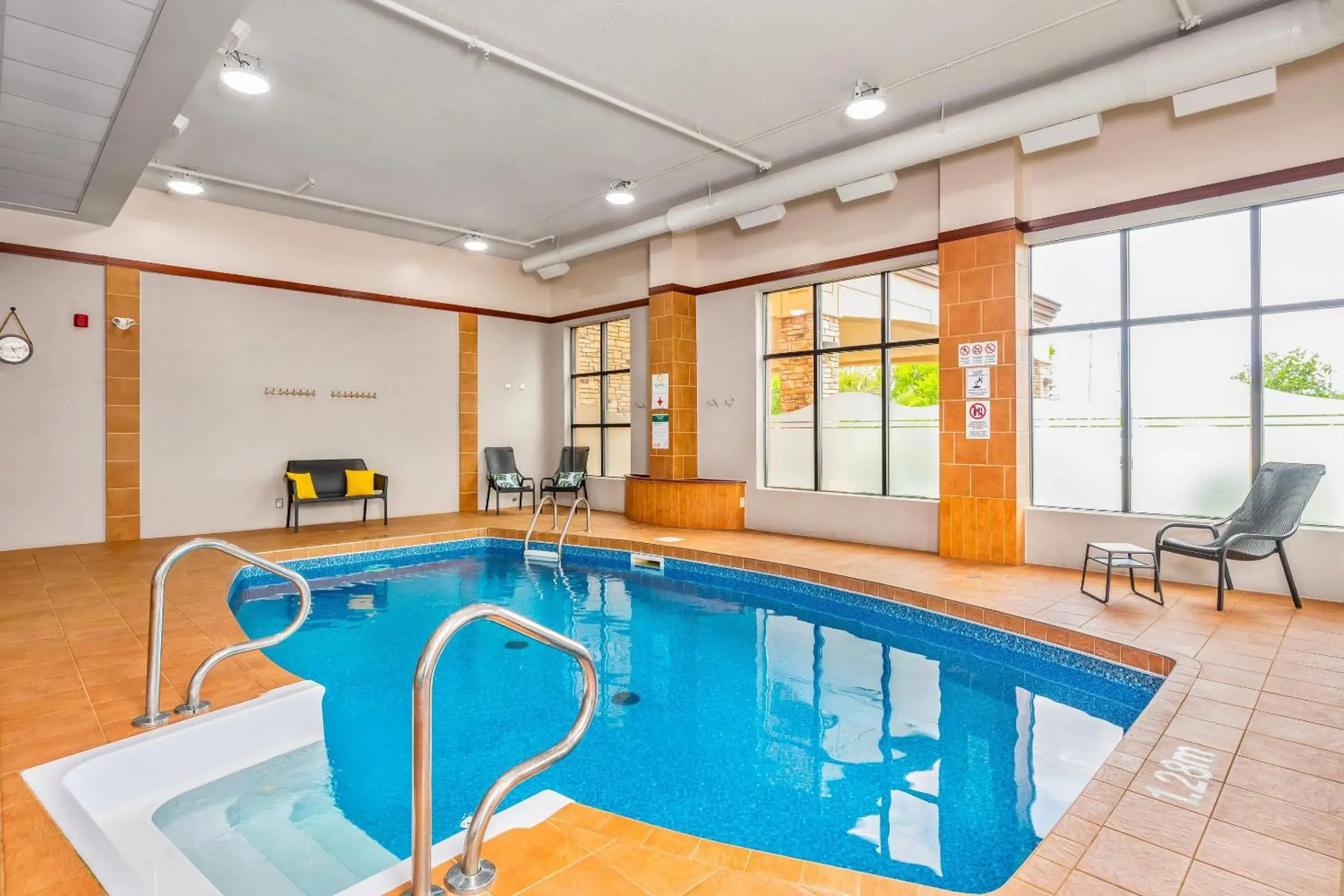 Pool view in Quality Inn & Suites Pool view in Quality Inn & Suites